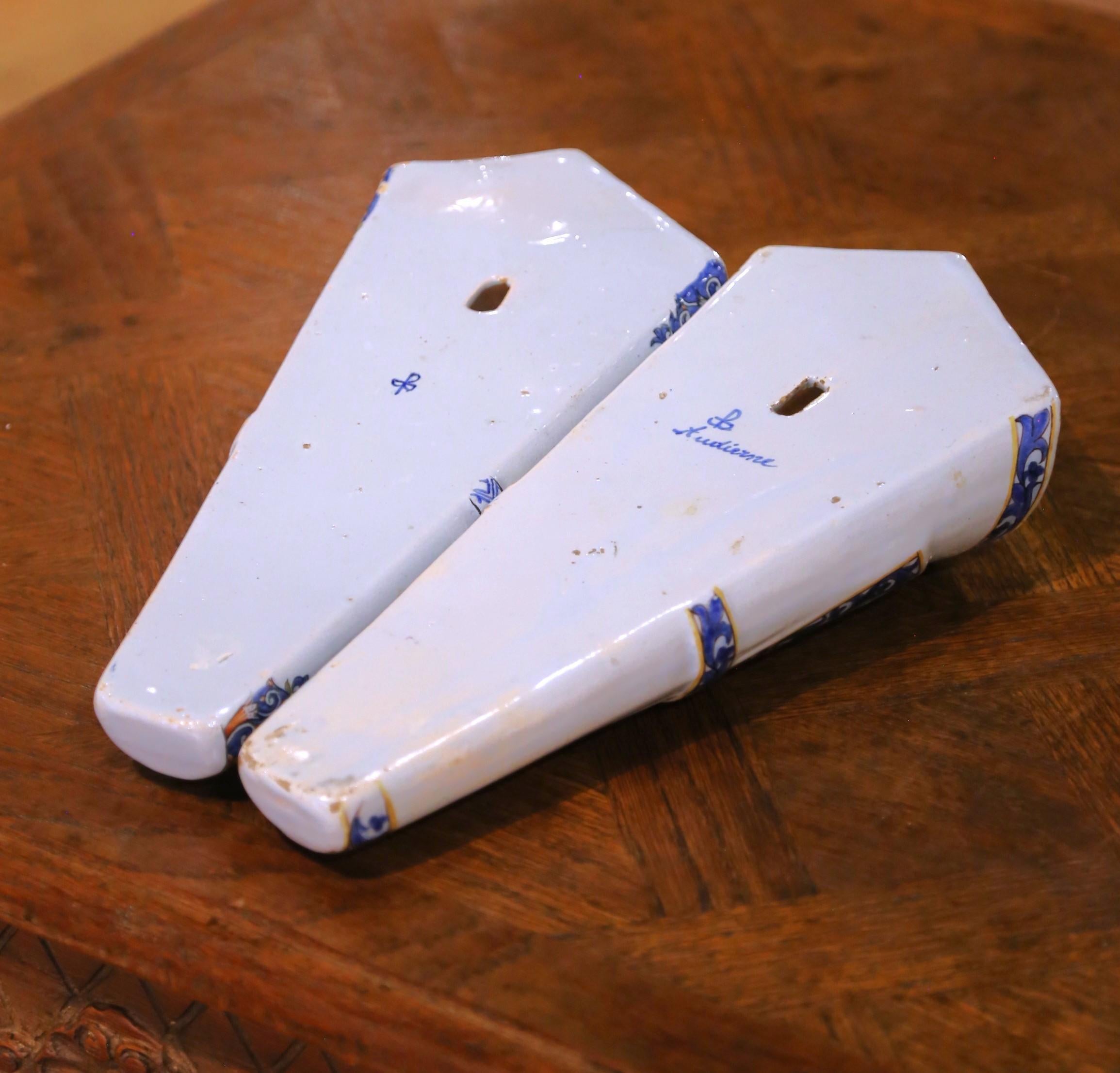 Pair of 19th Century French Porquier-Beau Quimper Faience Wall Vases For Sale 8