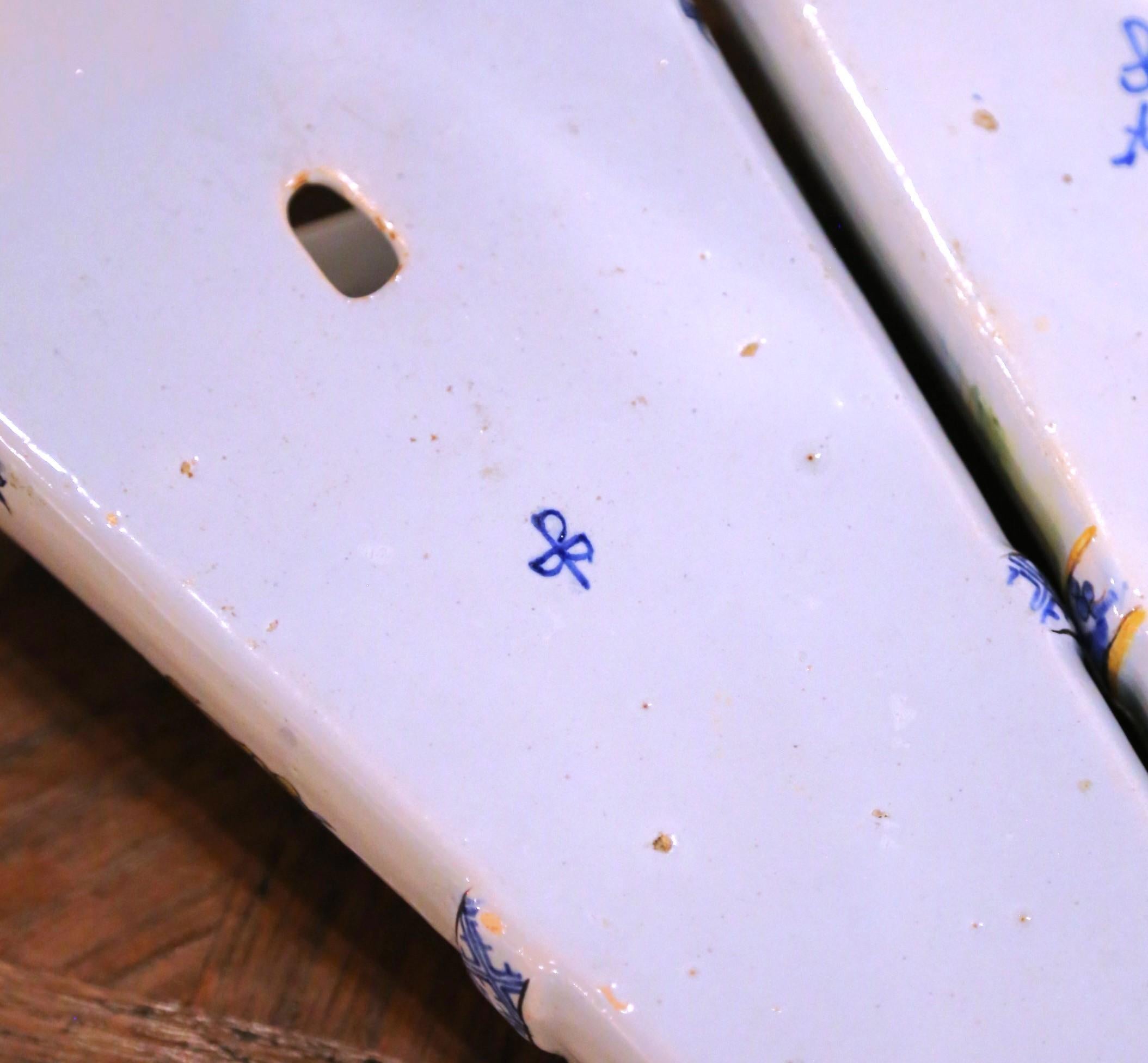 Pair of 19th Century French Porquier-Beau Quimper Faience Wall Vases For Sale 10