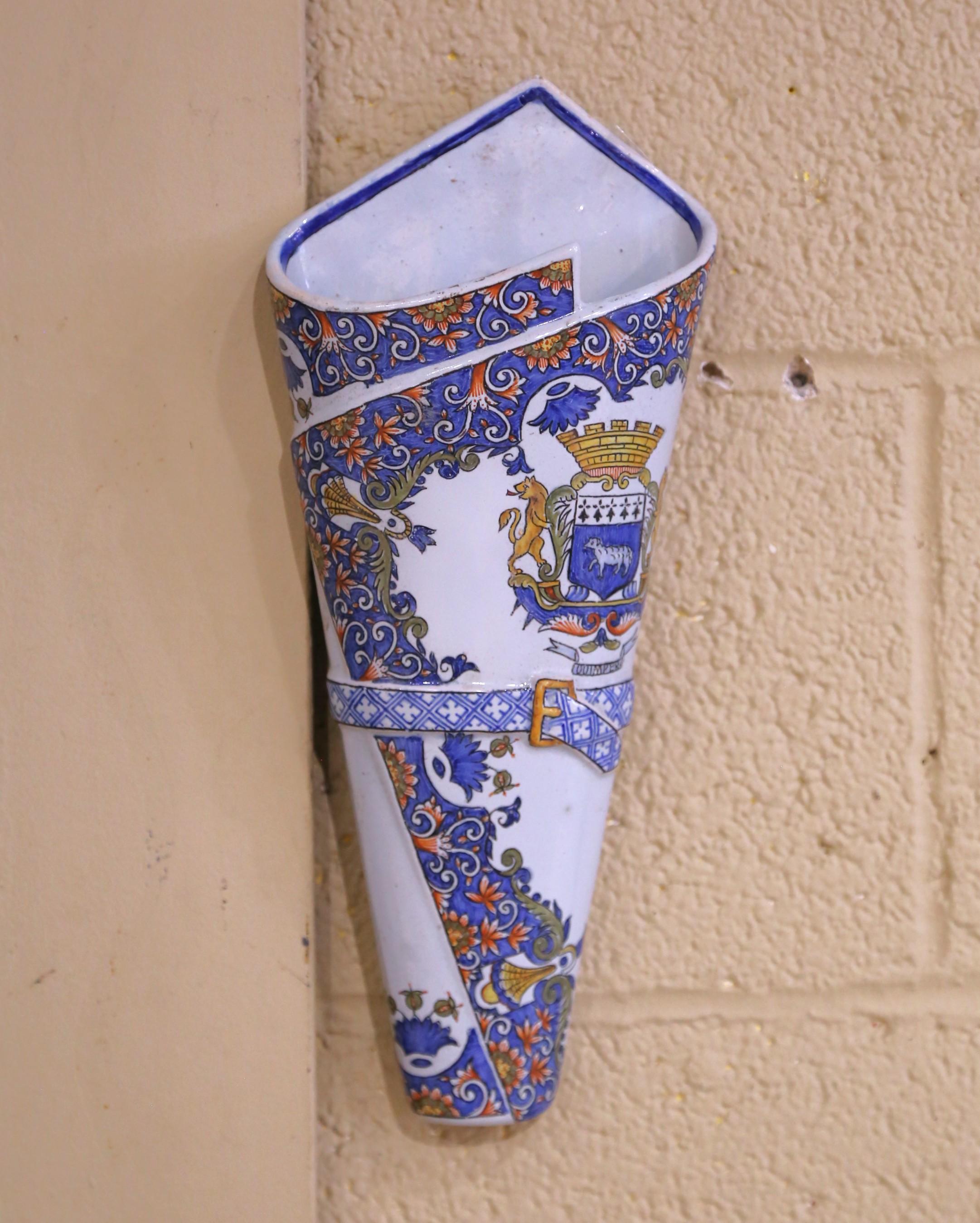 Pair of 19th Century French Porquier-Beau Quimper Faience Wall Vases For Sale 2