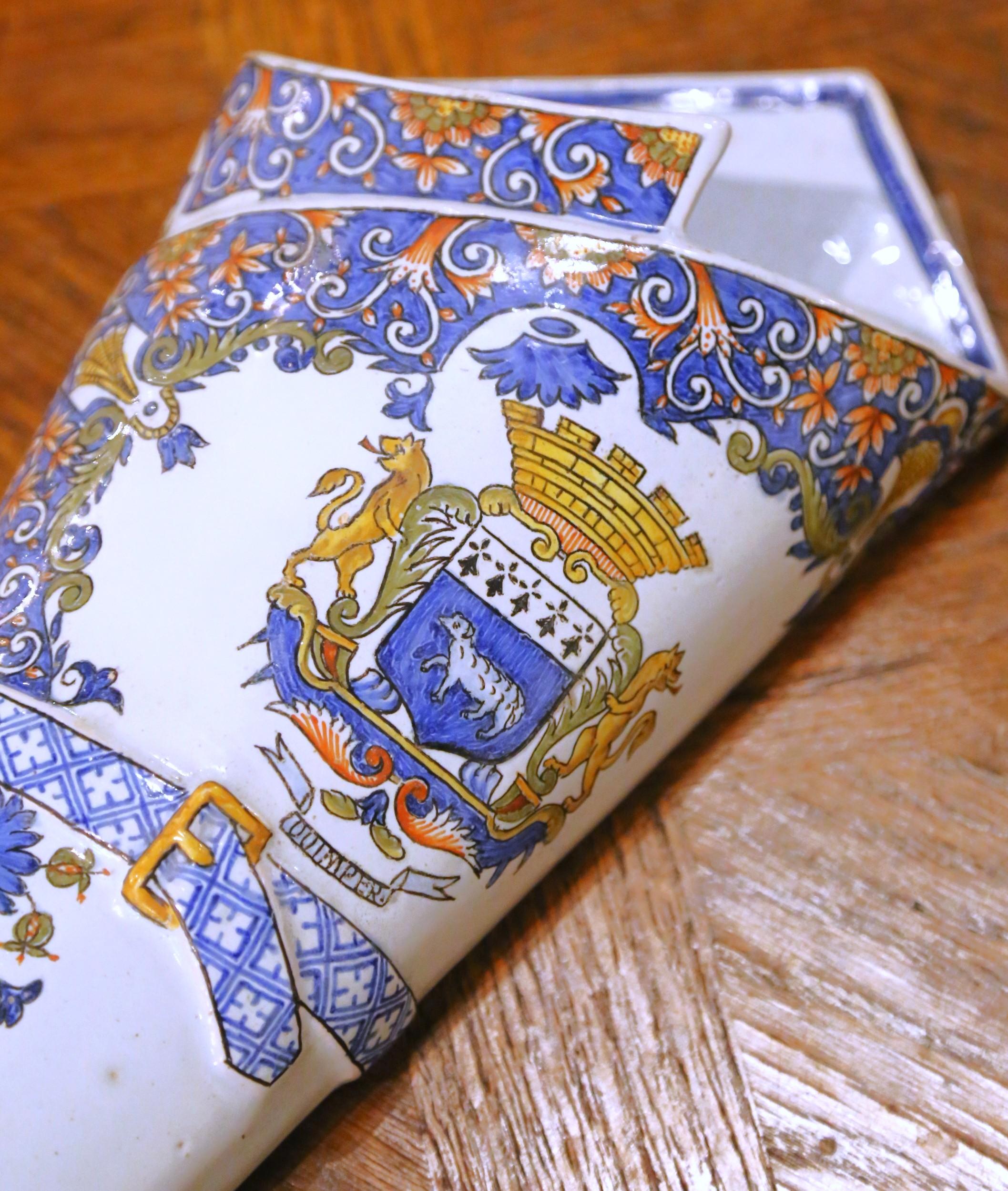 Pair of 19th Century French Porquier-Beau Quimper Faience Wall Vases For Sale 5