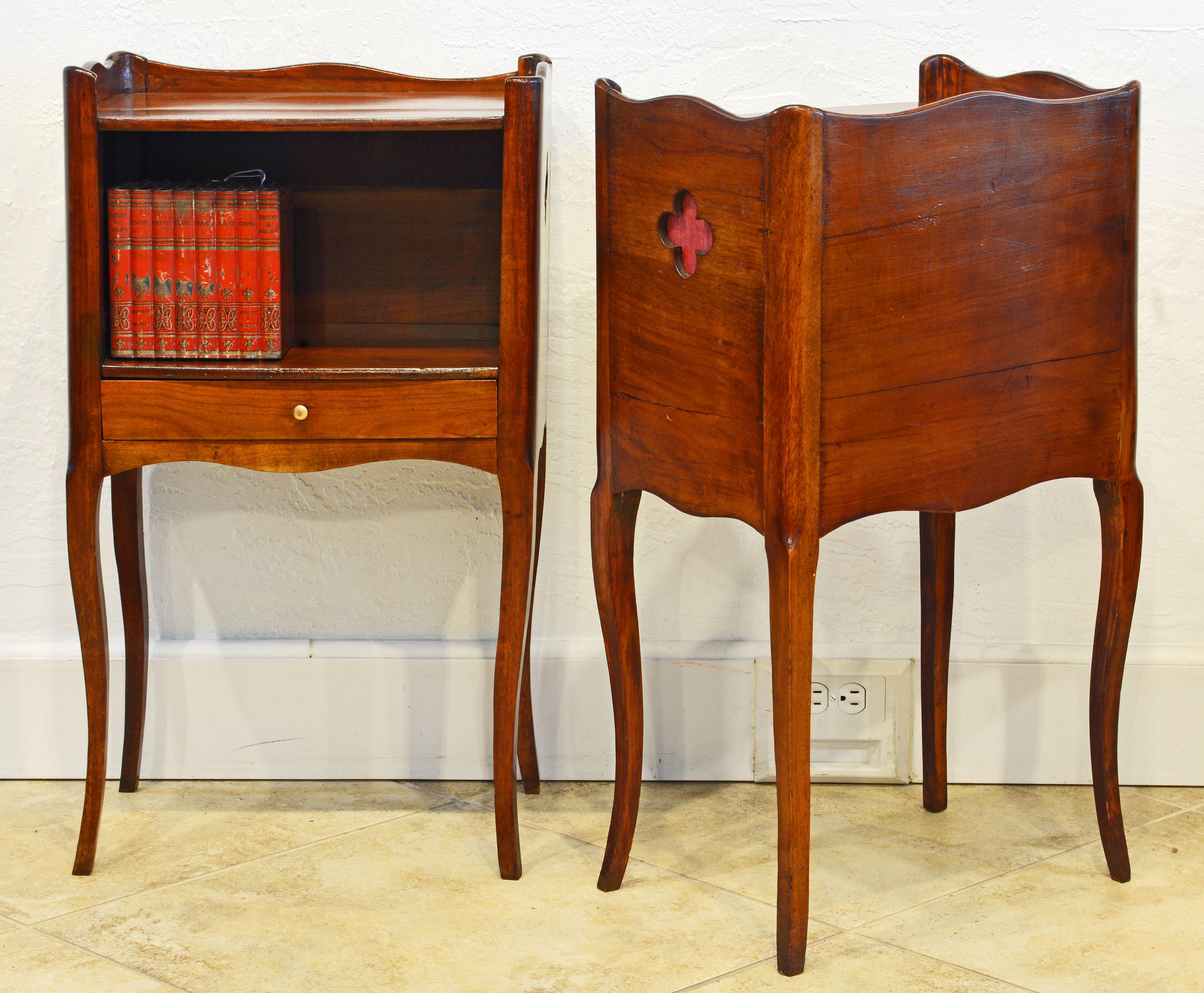 Pair of 19th Century French Provincial Walnut One-Drawer Side Tables or Stands In Good Condition In Ft. Lauderdale, FL