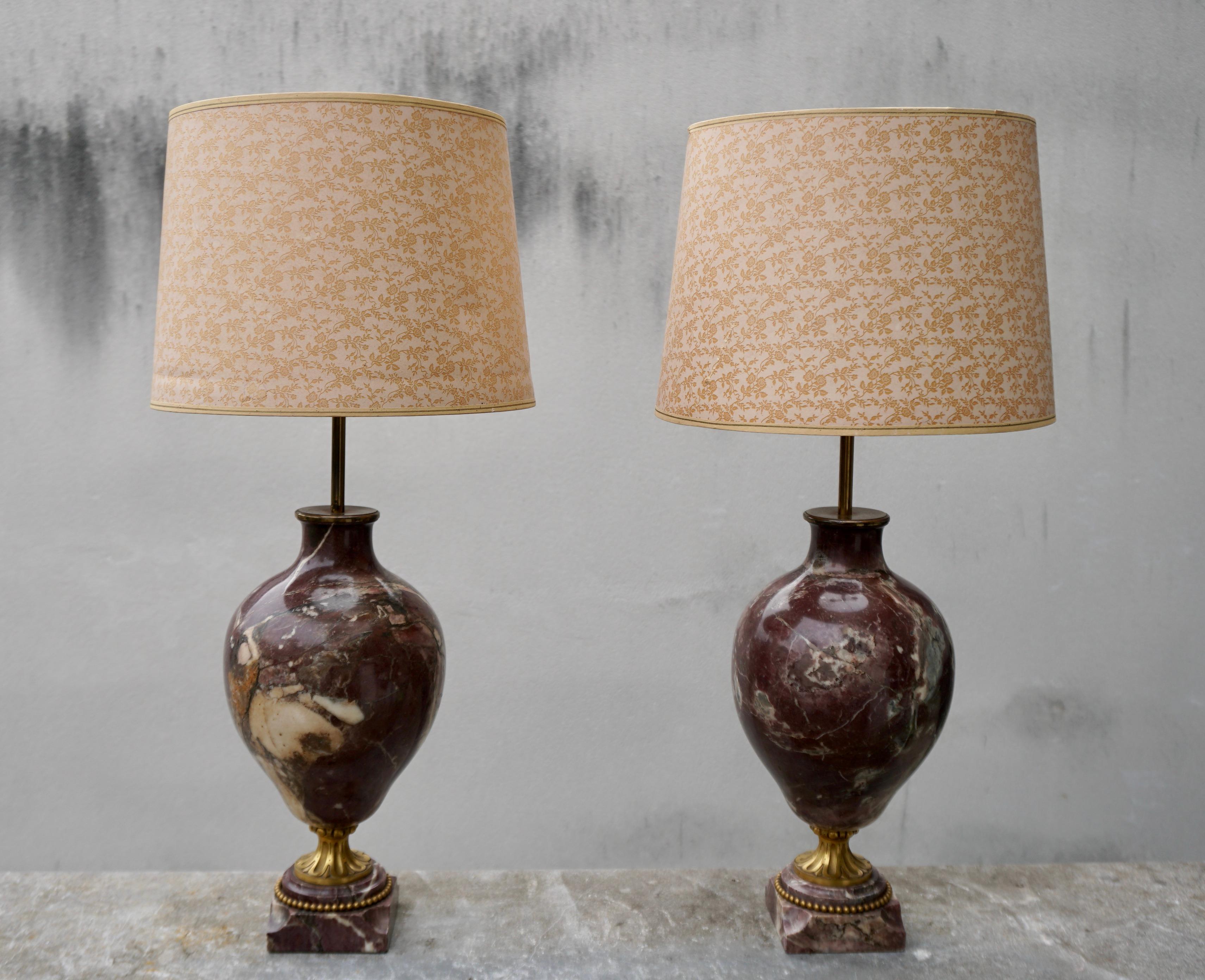 Hollywood Regency Pair of 19th Century French Red Marble and Bronze Cassolettes Table Lamps For Sale