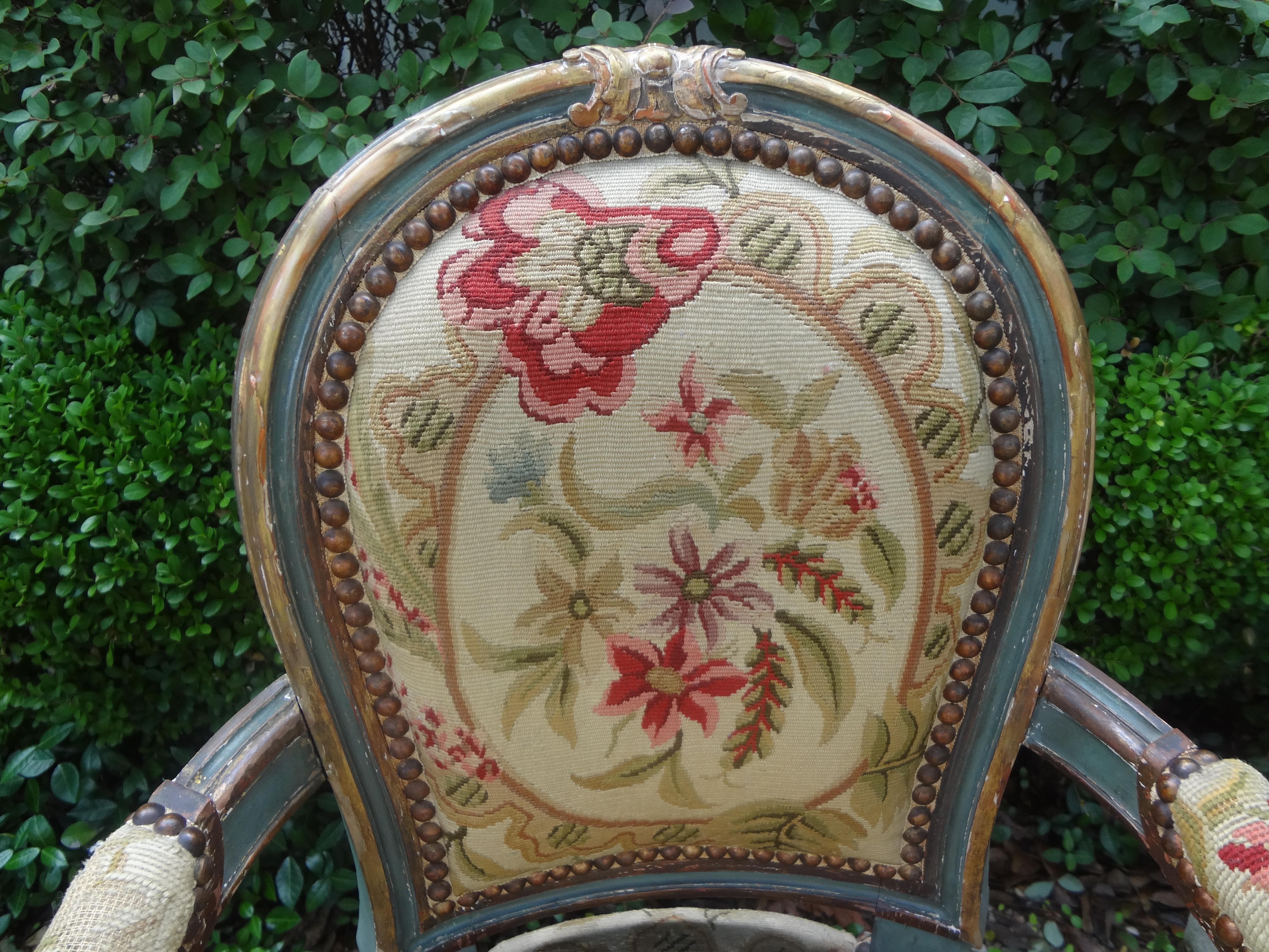 Tapisserie à l'aiguille Paire de chaises d'enfant de style Régence française du 19ème siècle en vente