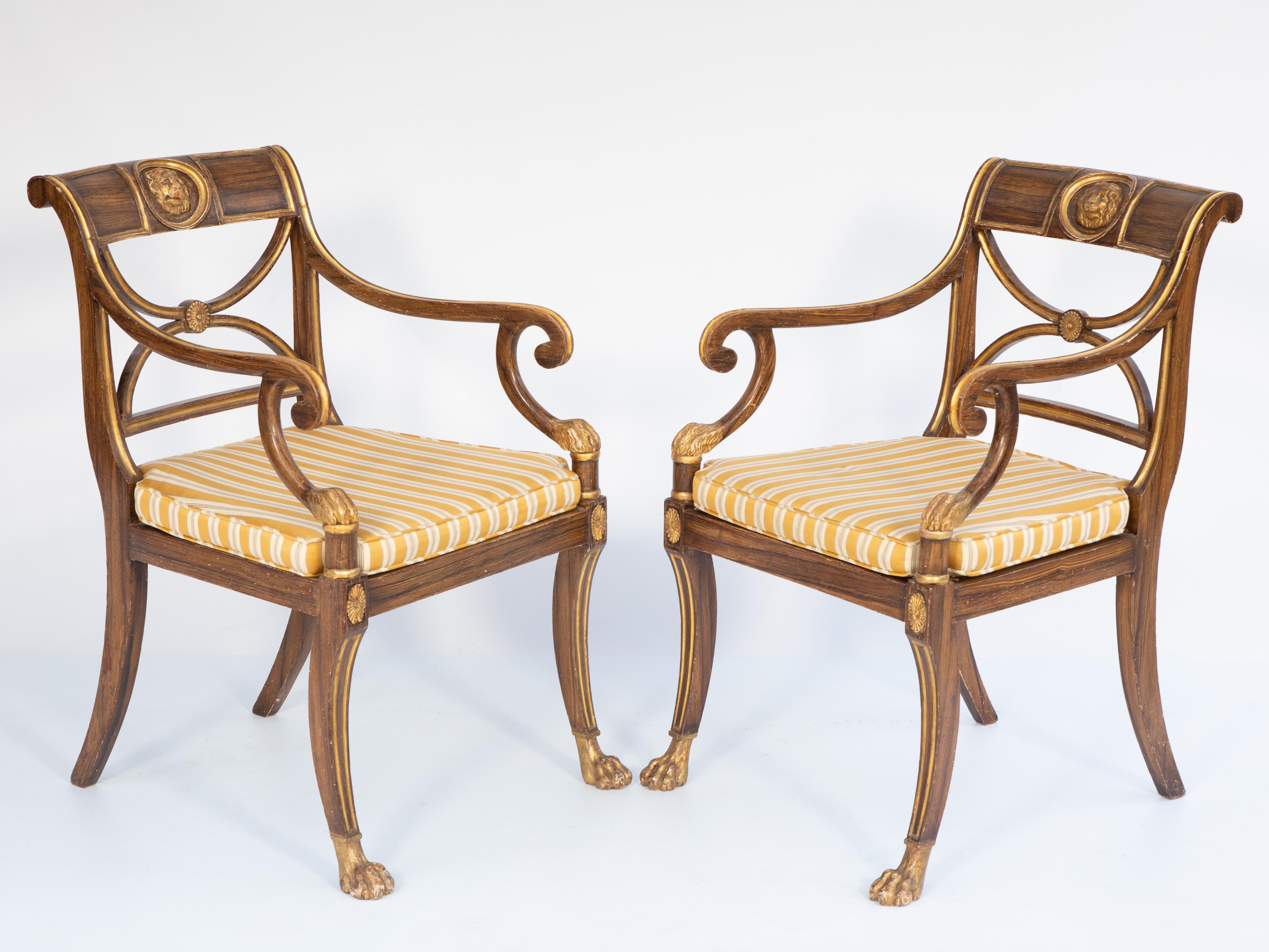 Paire de fauteuils de style Régence française du 19ème siècle peints en faux bois avec sièges cannés Bon état - En vente à West Palm Beach, FL