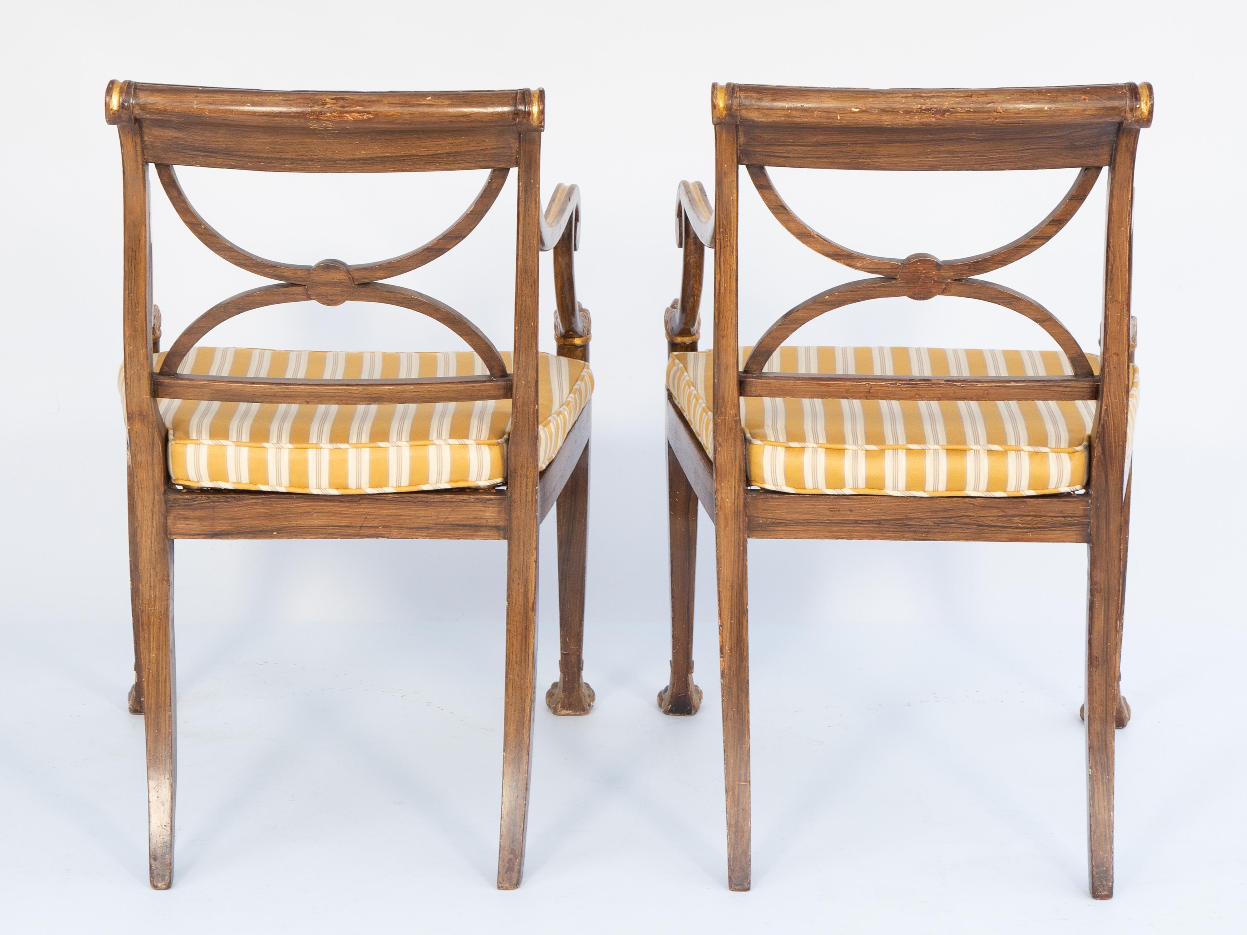 XIXe siècle Paire de fauteuils de style Régence française du 19ème siècle peints en faux bois avec sièges cannés en vente