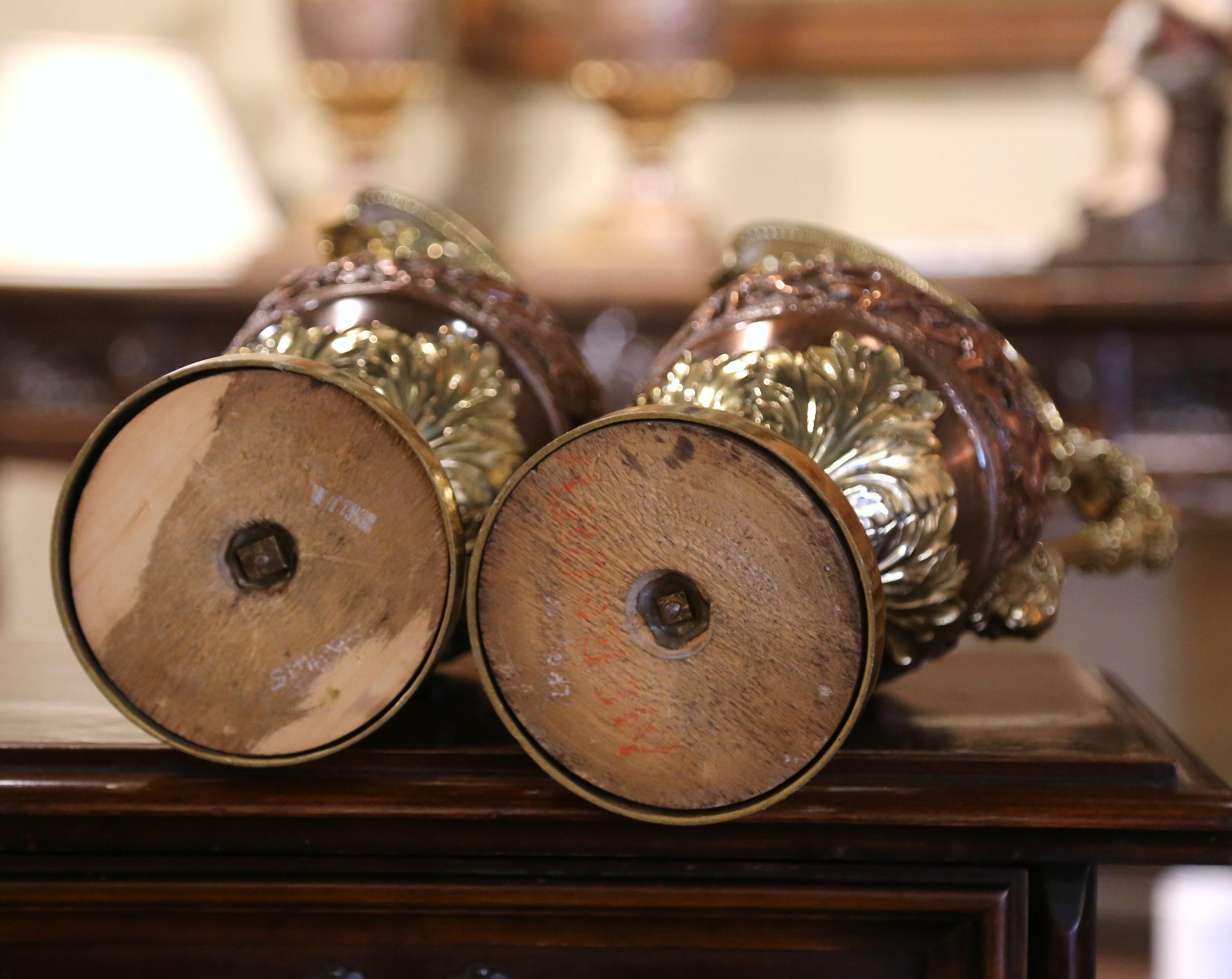 Coppia di Ewers in bronzo patinato rinascimentale francese del XIX secolo, stile Clodion in vendita 2