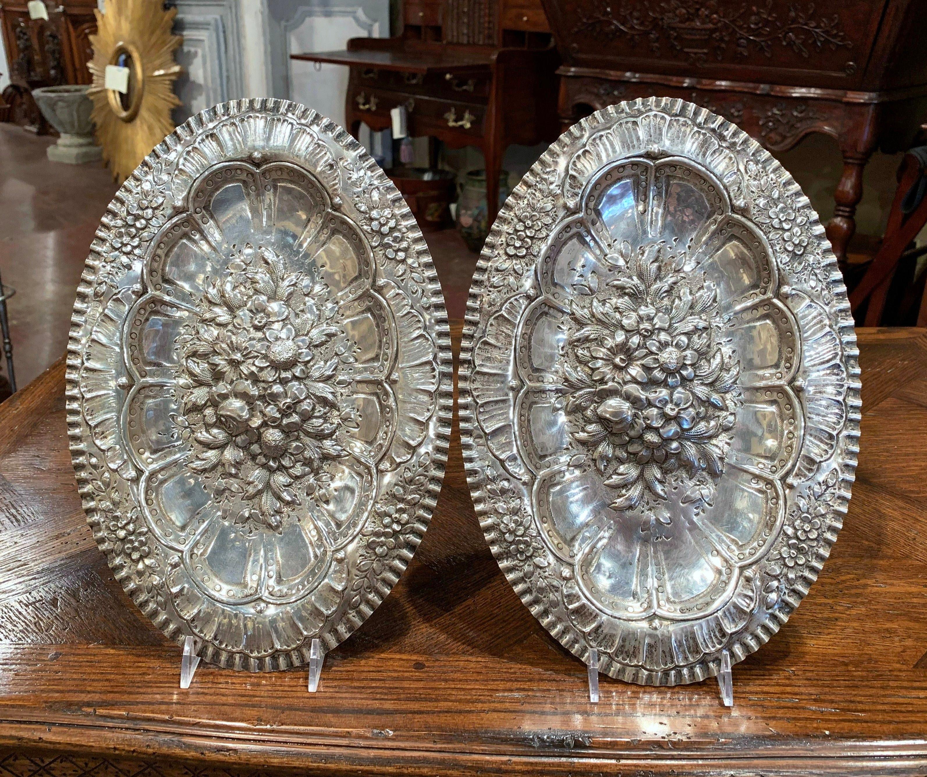 Pair of 19th Century French Repousse Silver Oval Wall Plaques For Sale 1