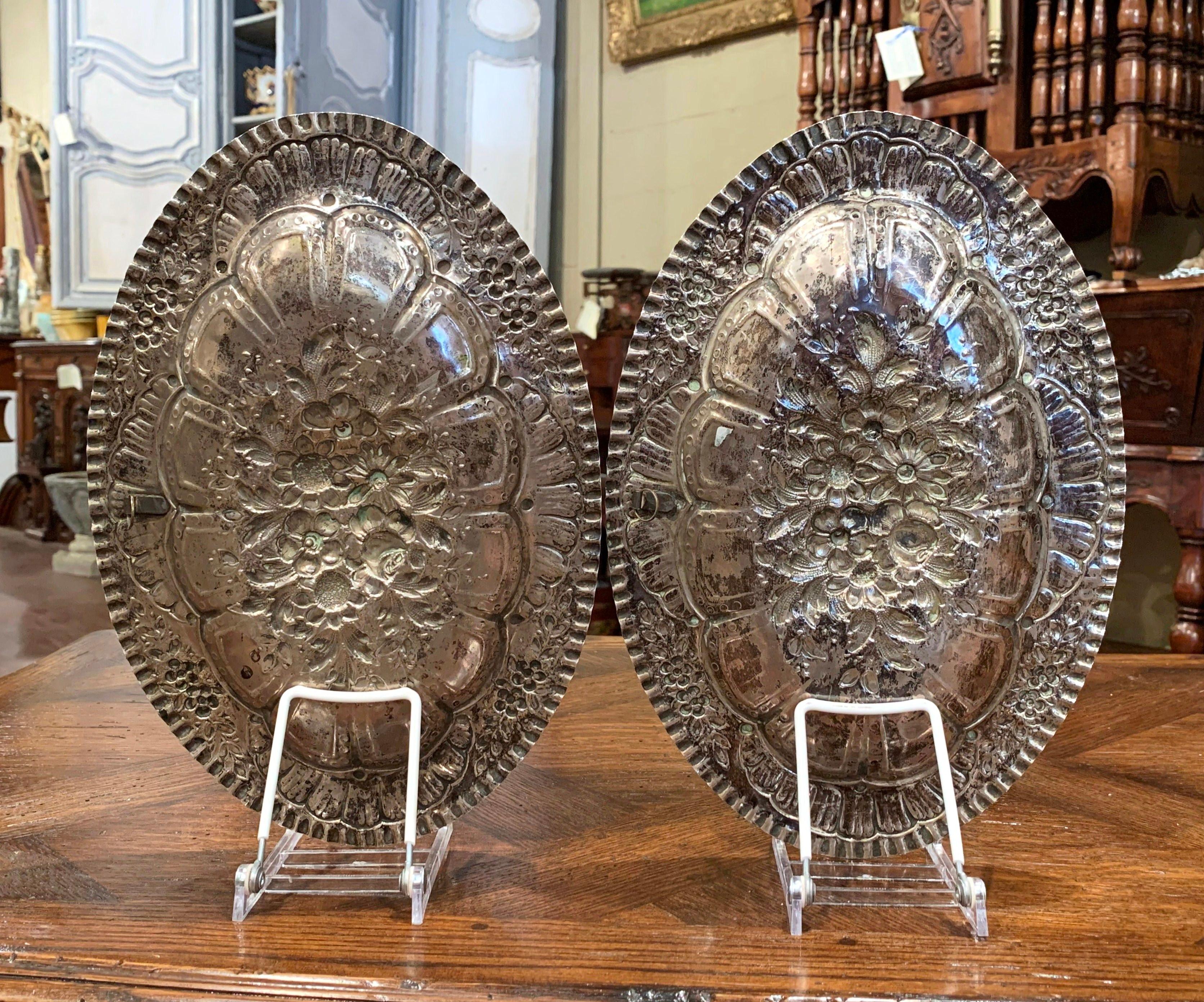 Pair of 19th Century French Repousse Silver Oval Wall Plaques For Sale 3