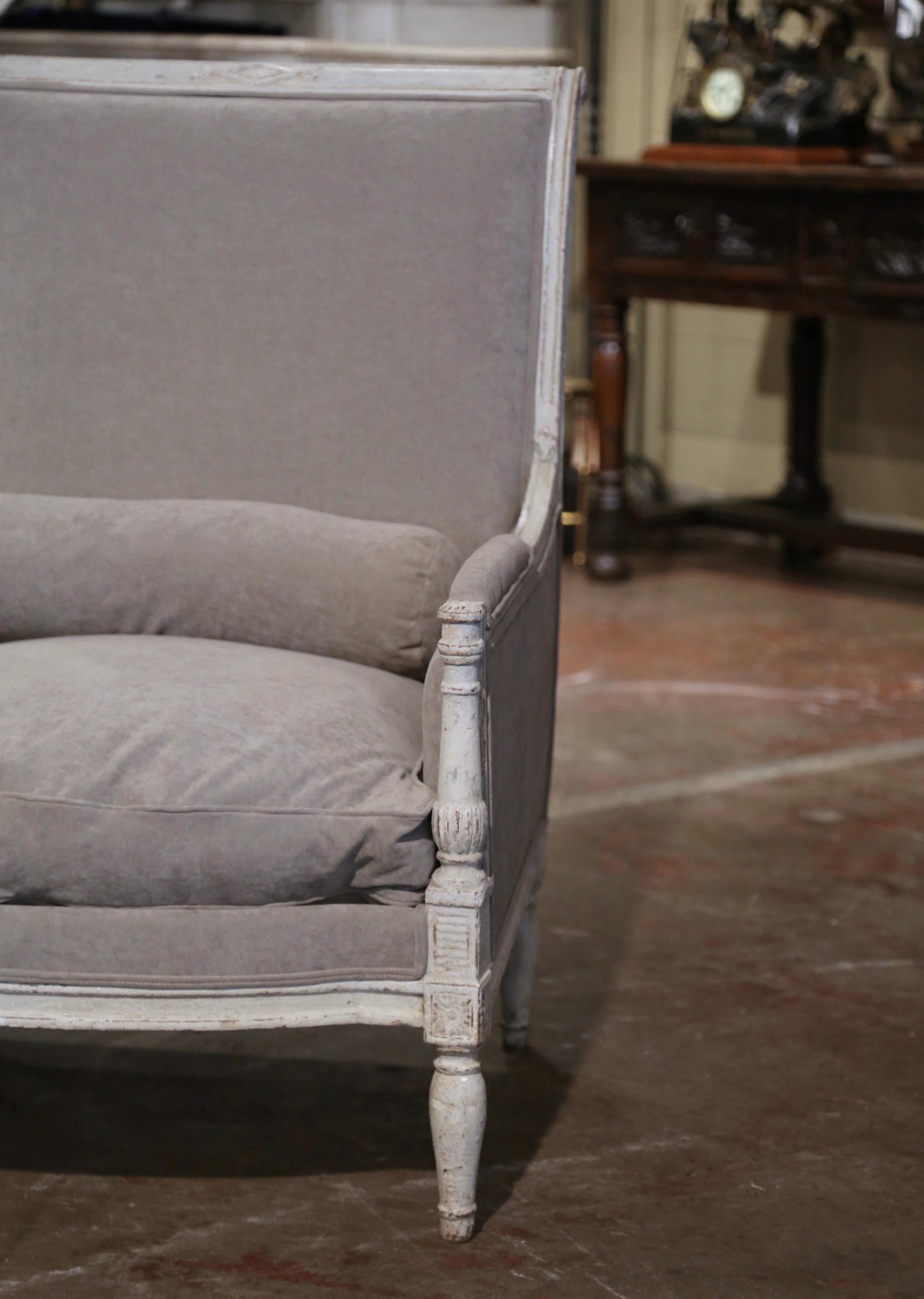 Français Paire de fauteuils de restauration française du 19ème siècle, sculptés et peints en vente