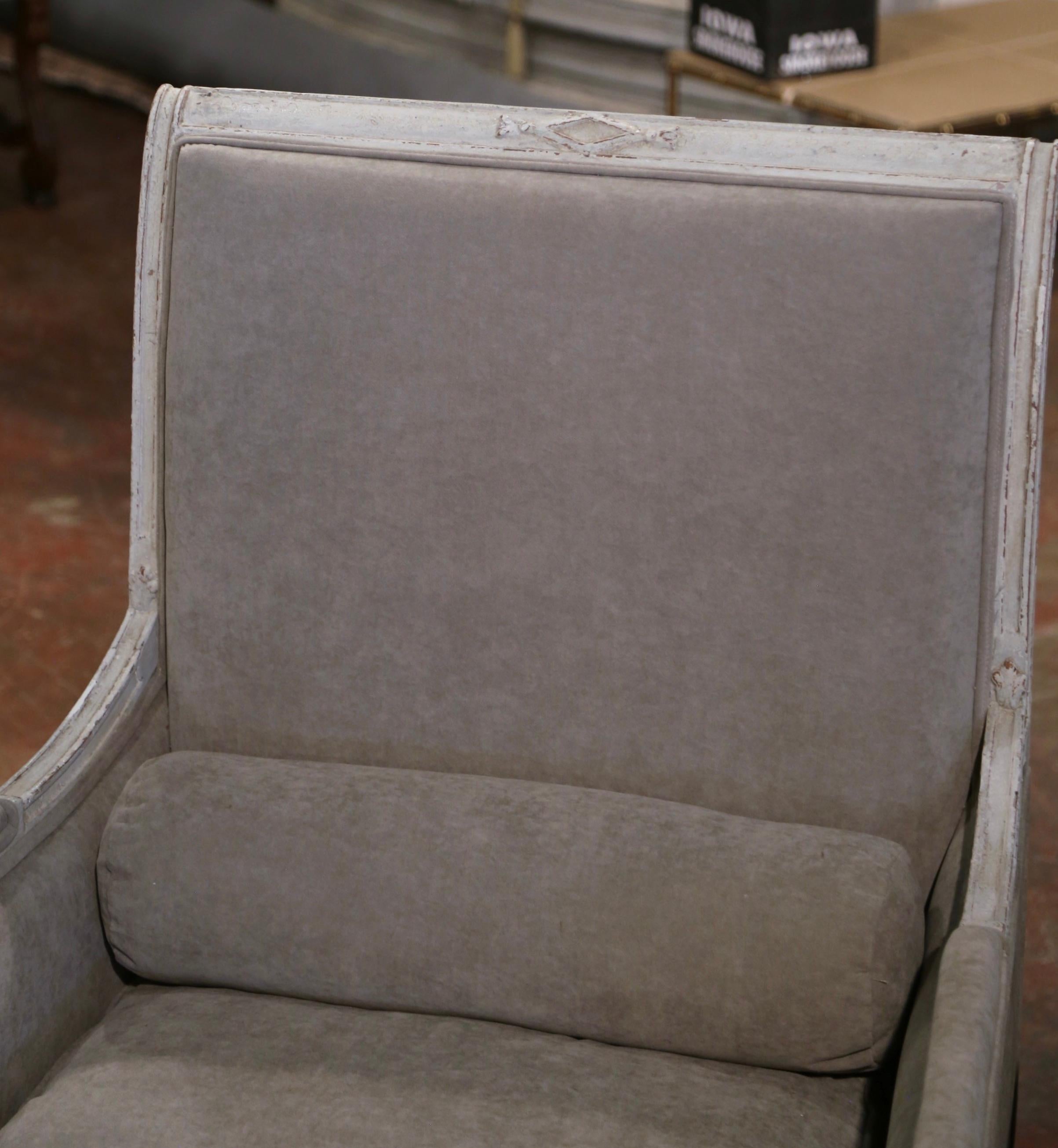 Paire de fauteuils de restauration française du 19ème siècle, sculptés et peints Excellent état - En vente à Dallas, TX