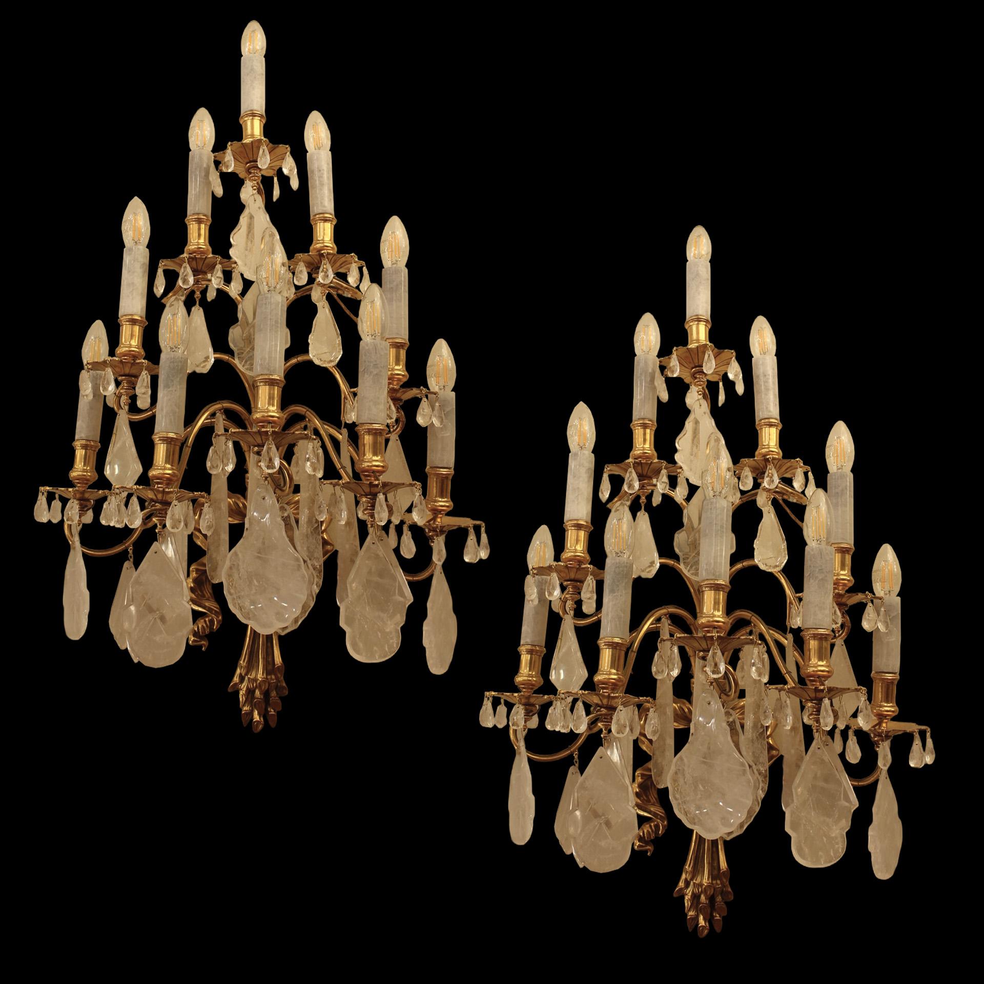 Français Paire d'appliques à 10 ampoules en cristal de roche français du 19e siècle en vente