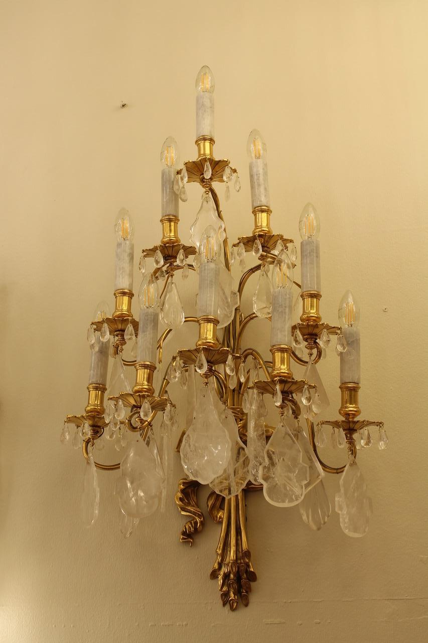 Fin du XIXe siècle Paire d'appliques à 10 ampoules en cristal de roche français du 19e siècle en vente