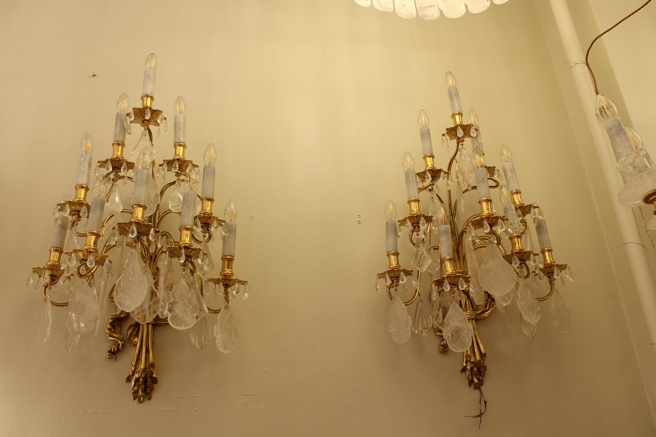 Bronze Paire d'appliques à 10 ampoules en cristal de roche français du 19e siècle en vente