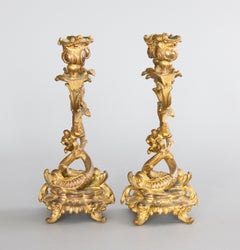 Pareja de Candelabros Delfín de Bronce Dorado French Rococo del Siglo XIX