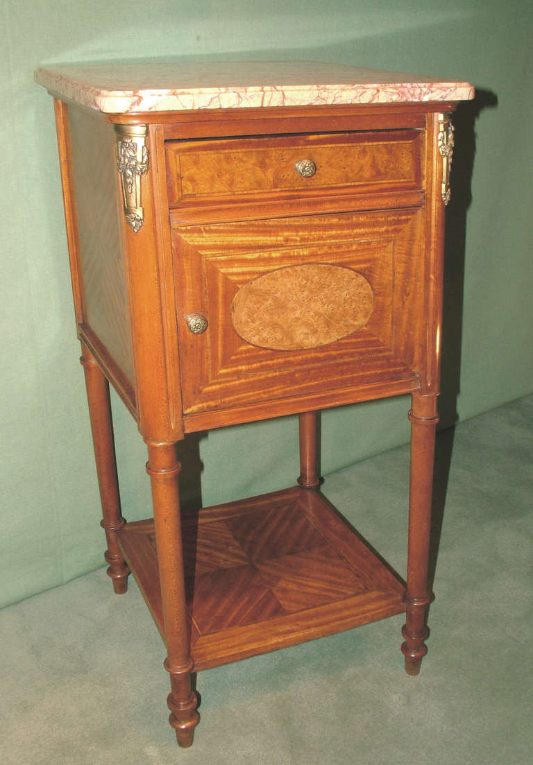 English Pair of 19th Century French Satinwood and Marble Bedside Cabinets For Sale