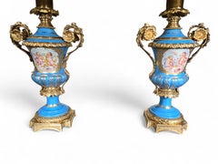 Coppia di lampade francesi del XIX secolo in stile Sèvres in porcellana e bronzo dorato