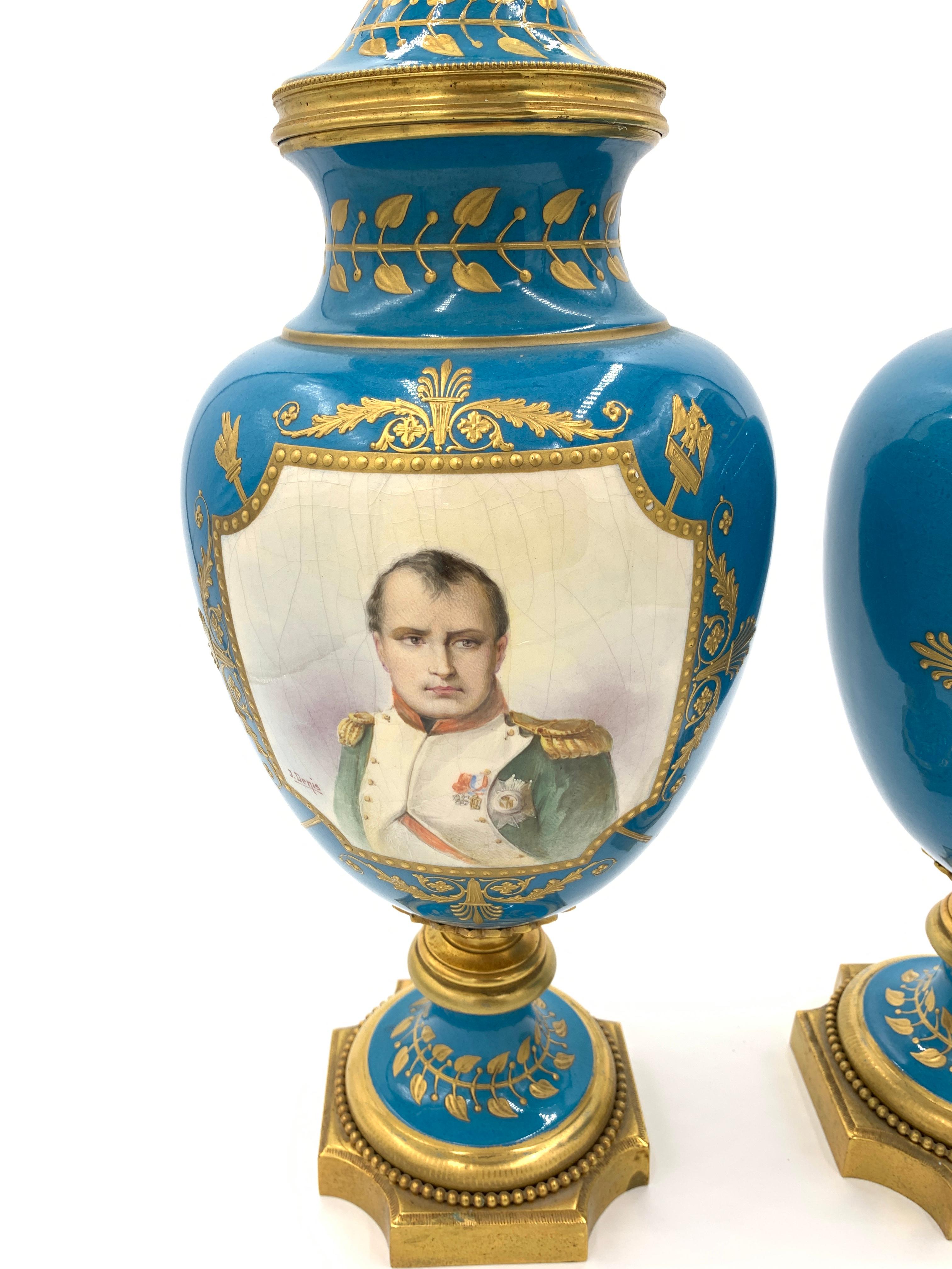 Français Paire de vases bleu ciel de style Sèvres français du 19e siècle en vente