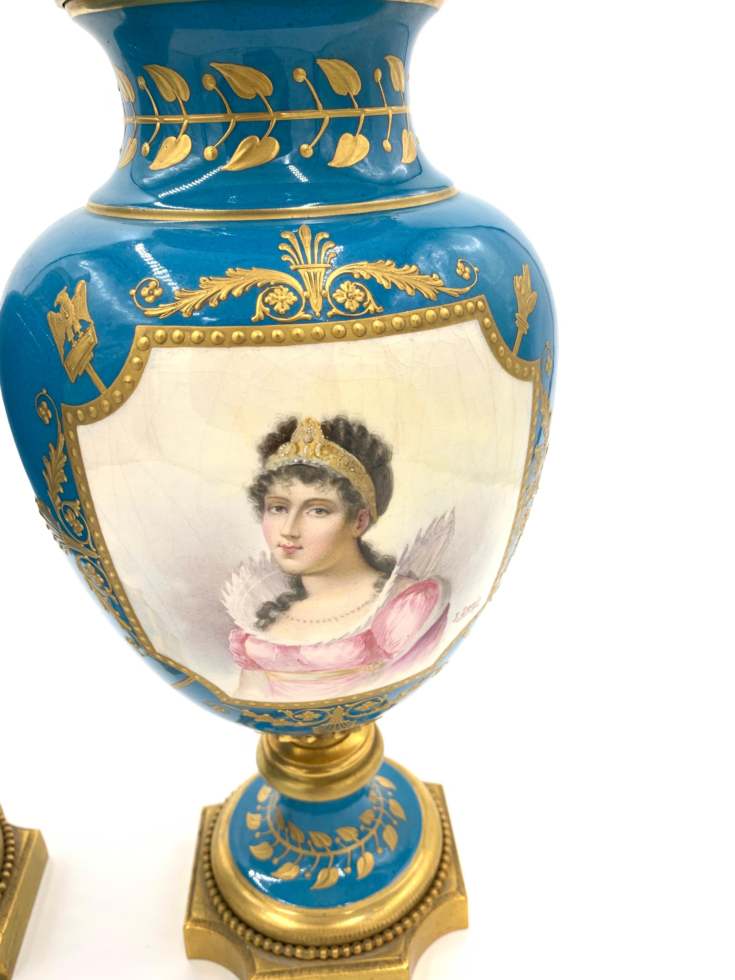 Paire de vases bleu ciel de style Sèvres français du 19e siècle Bon état - En vente à London, GB