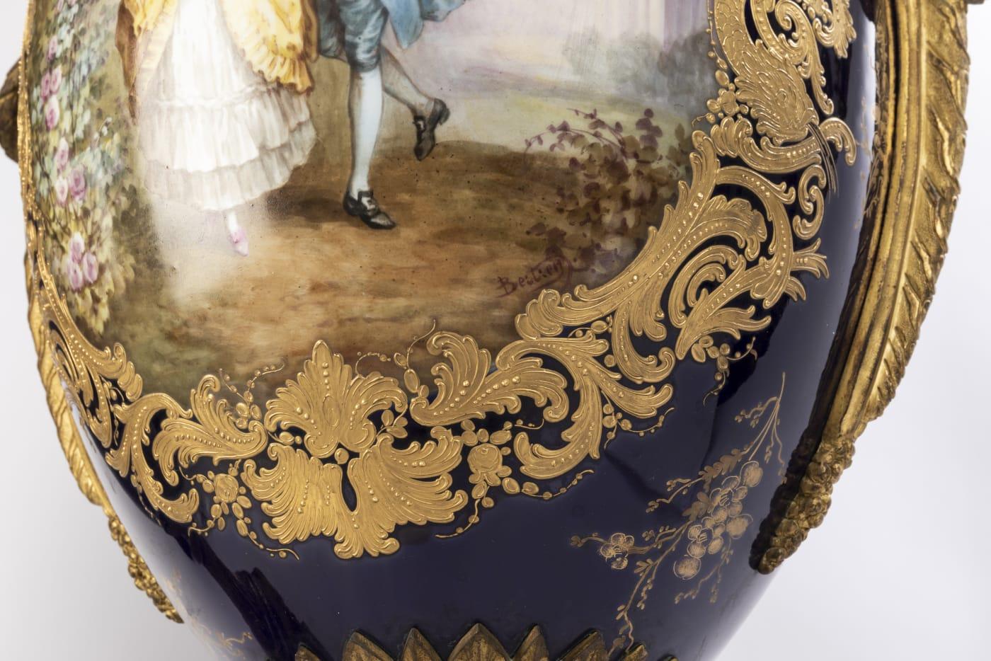 Paar französische Vasen im Sevres-Stil des 19. Jahrhunderts im Zustand „Gut“ im Angebot in London, GB