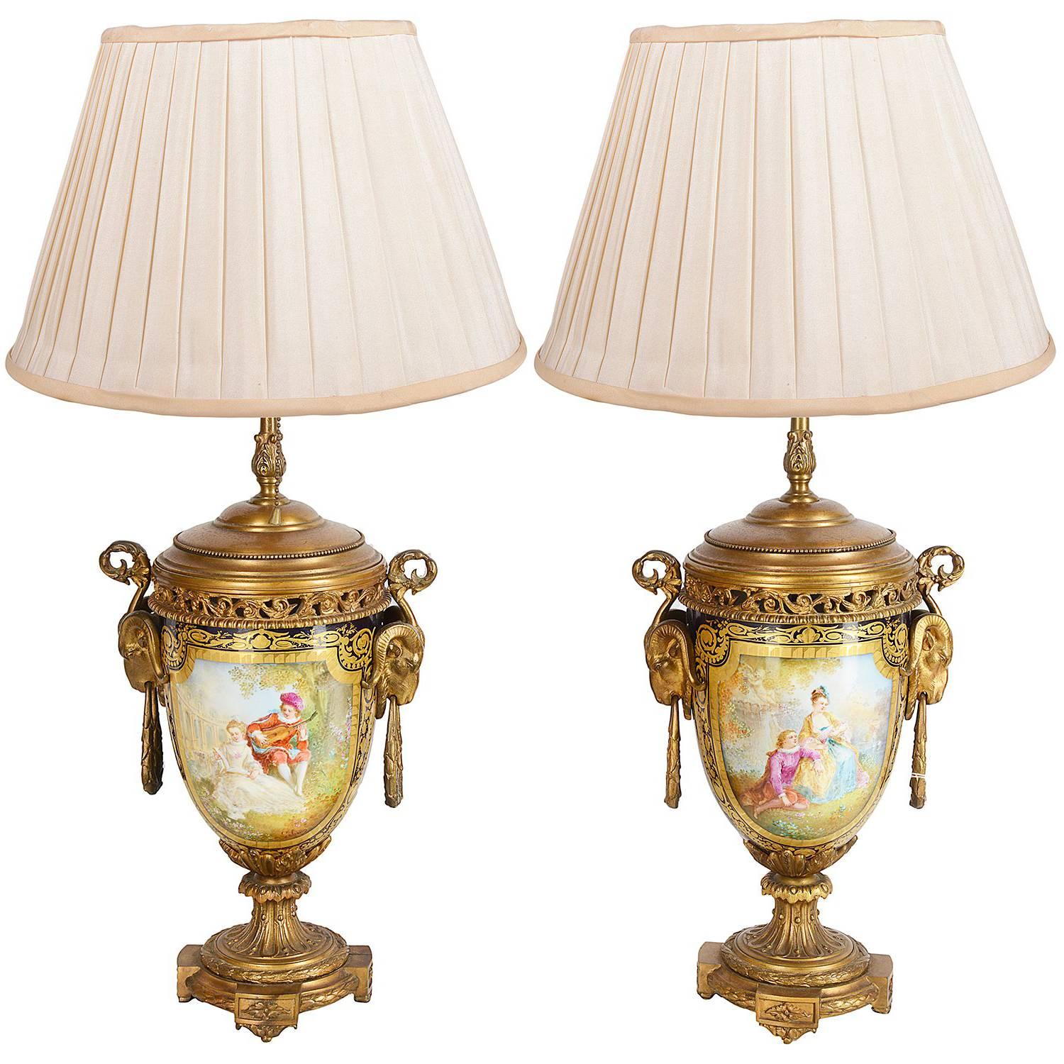 Paar französische Vasen oder Lampen im Sevres-Stil des 19. Jahrhunderts