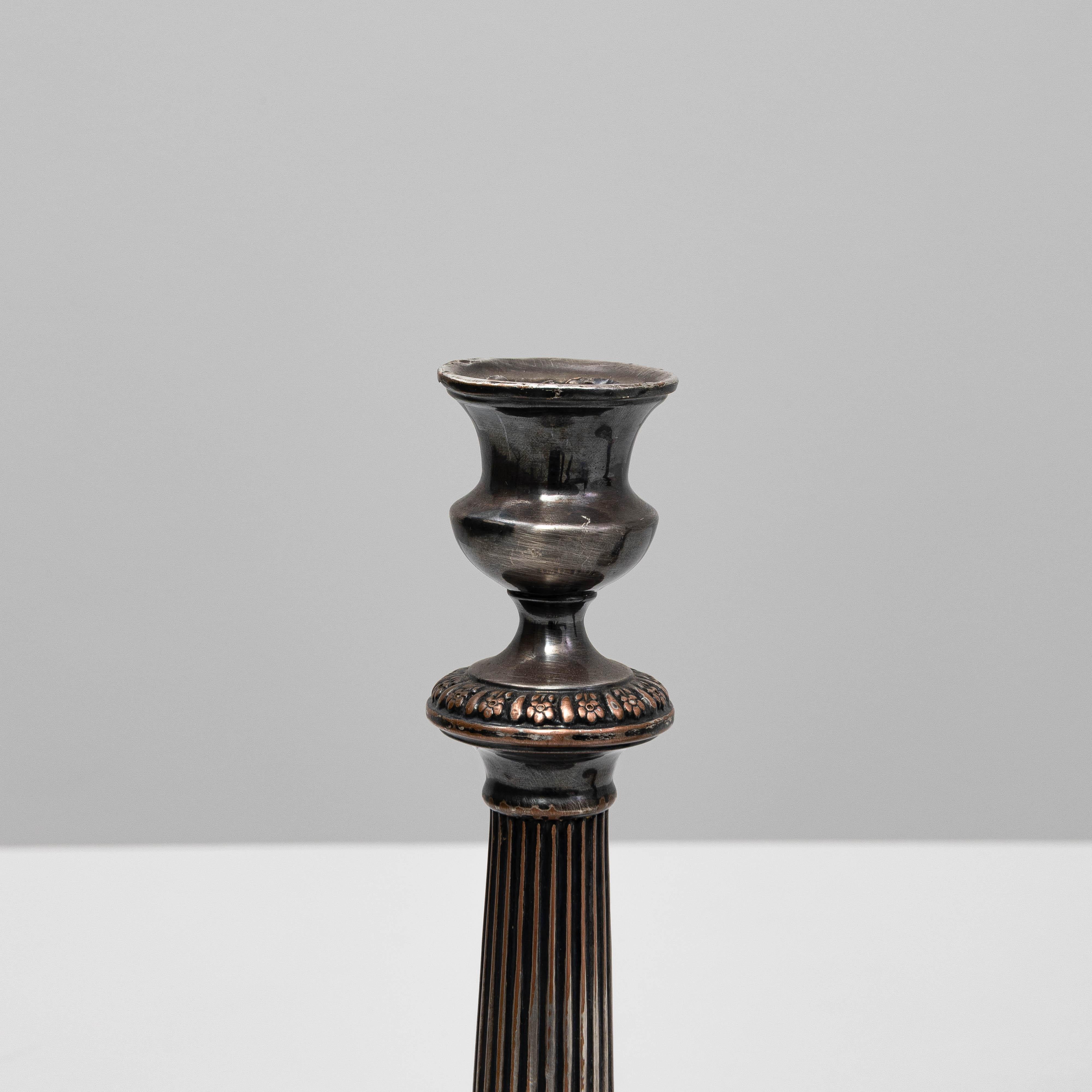 Coppia di portacandele francesi del XIX secolo placcati in argento in vendita 5