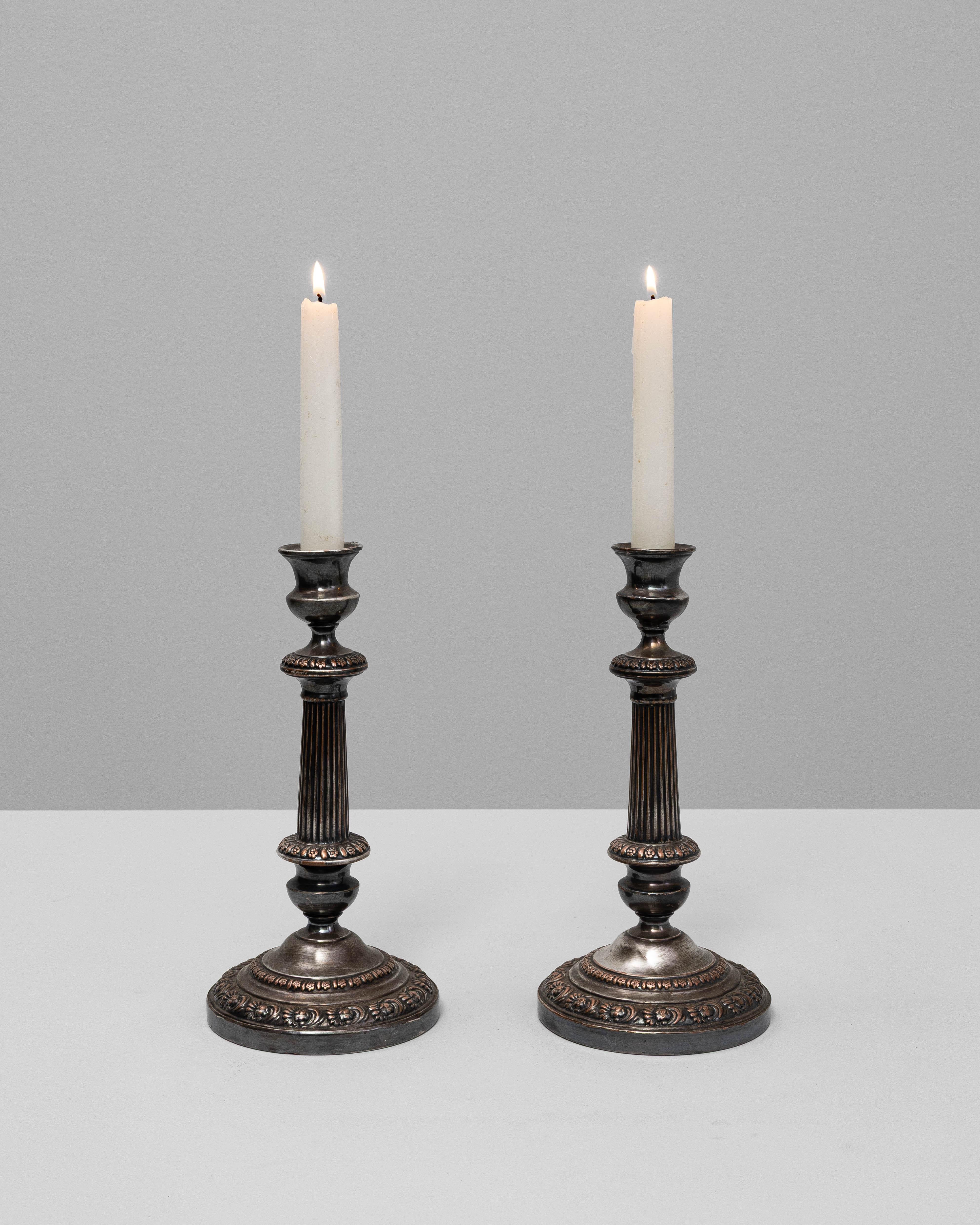 Francese Coppia di portacandele francesi del XIX secolo placcati in argento in vendita