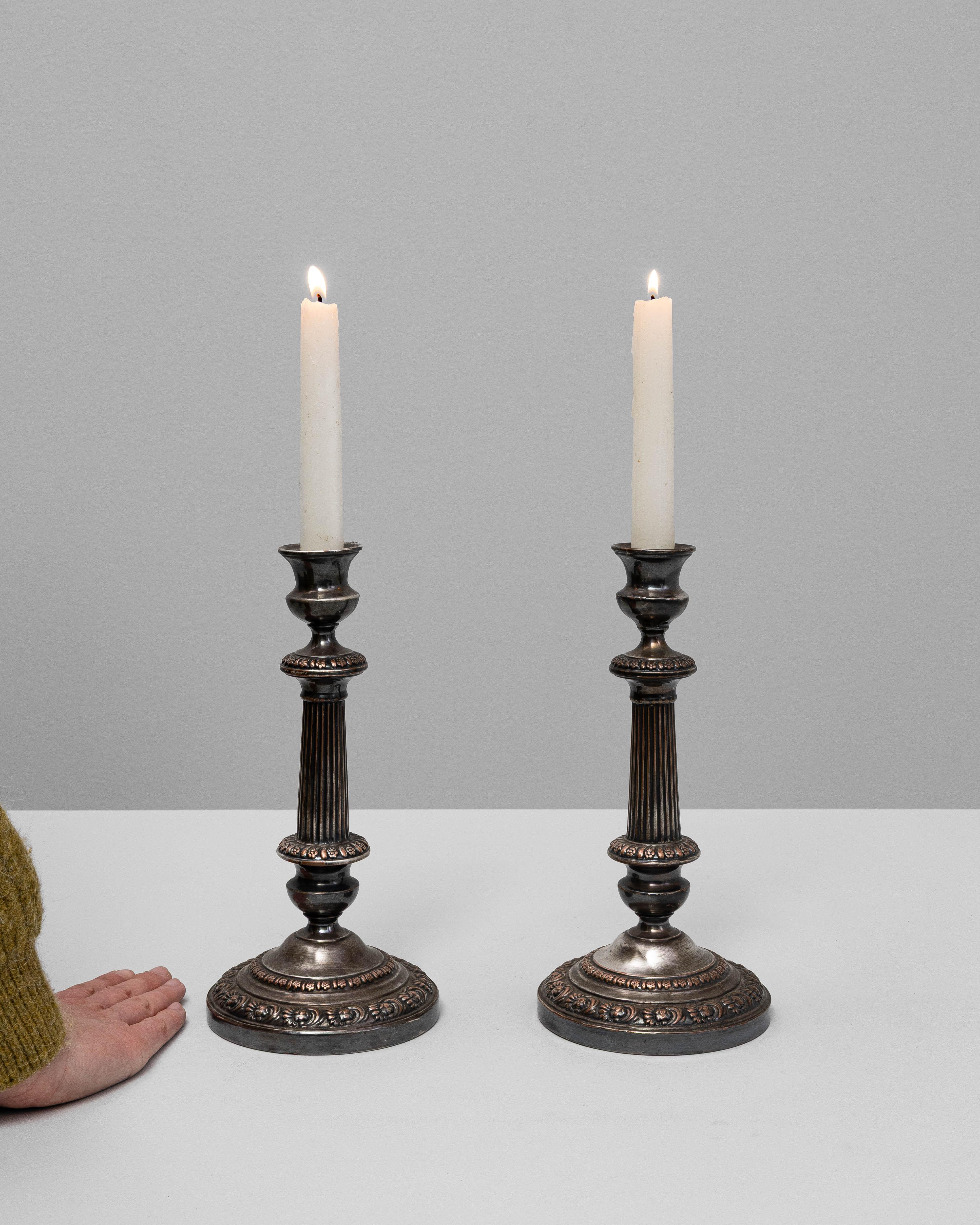 Coppia di portacandele francesi del XIX secolo placcati in argento In condizioni buone in vendita a High Point, NC