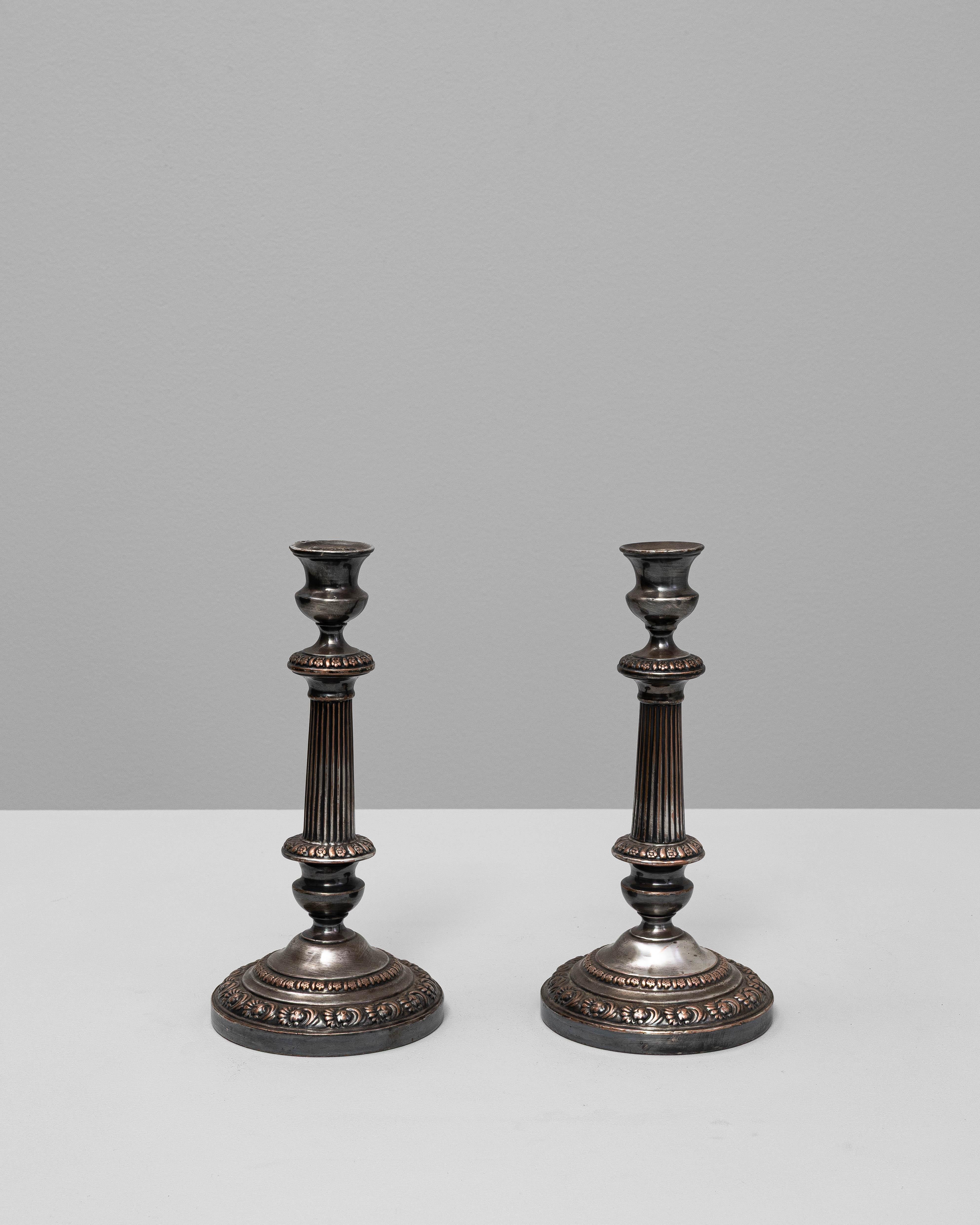 Placcato argento Coppia di portacandele francesi del XIX secolo placcati in argento in vendita