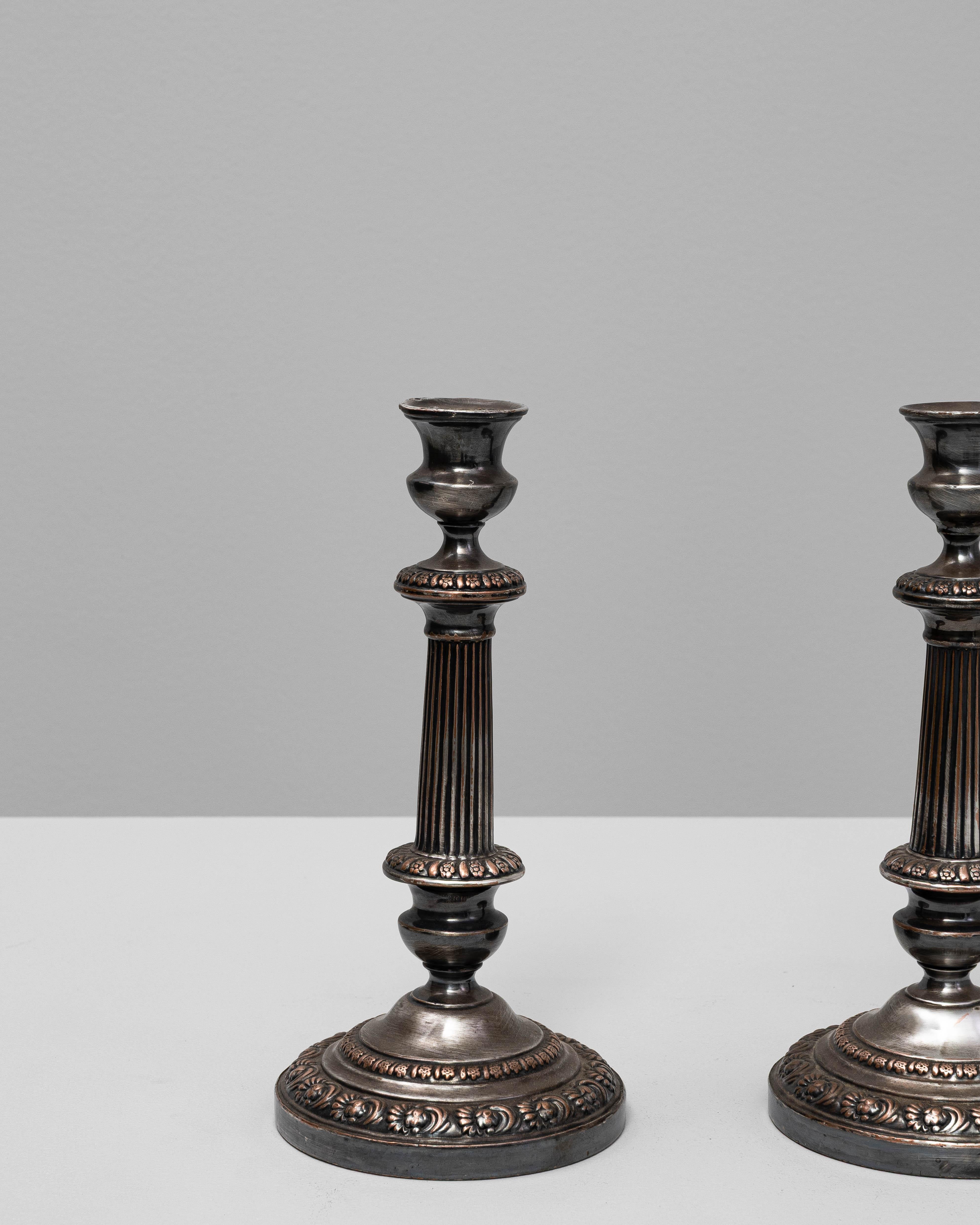 Coppia di portacandele francesi del XIX secolo placcati in argento in vendita 3