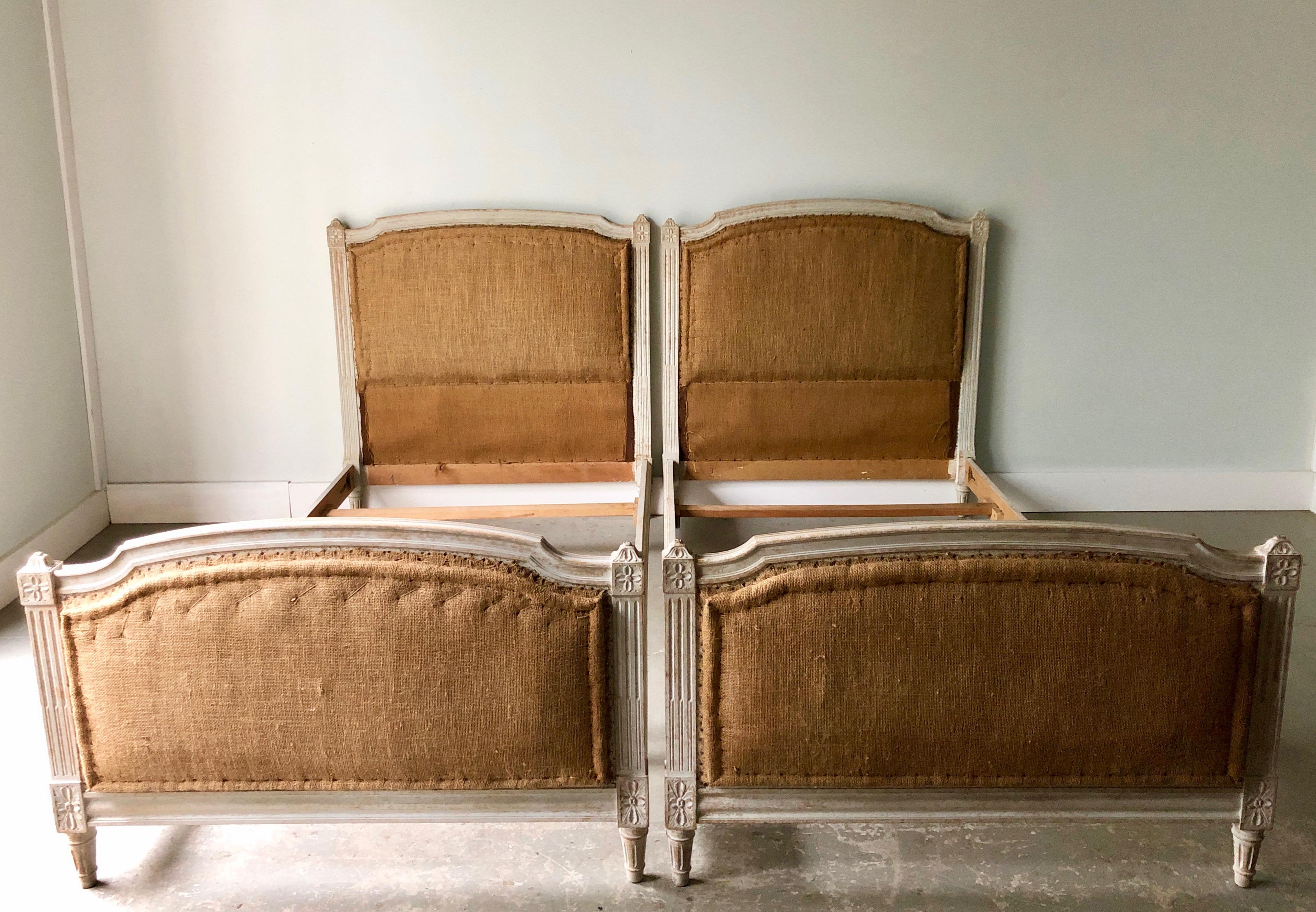A pair of late 19th century French single beds with beautiful details, ready for your own selected upholstery.
Beds are in parts of:
2 headboards
2 footboards
4 rails
4 mattress supports
Inside measurements: W 76