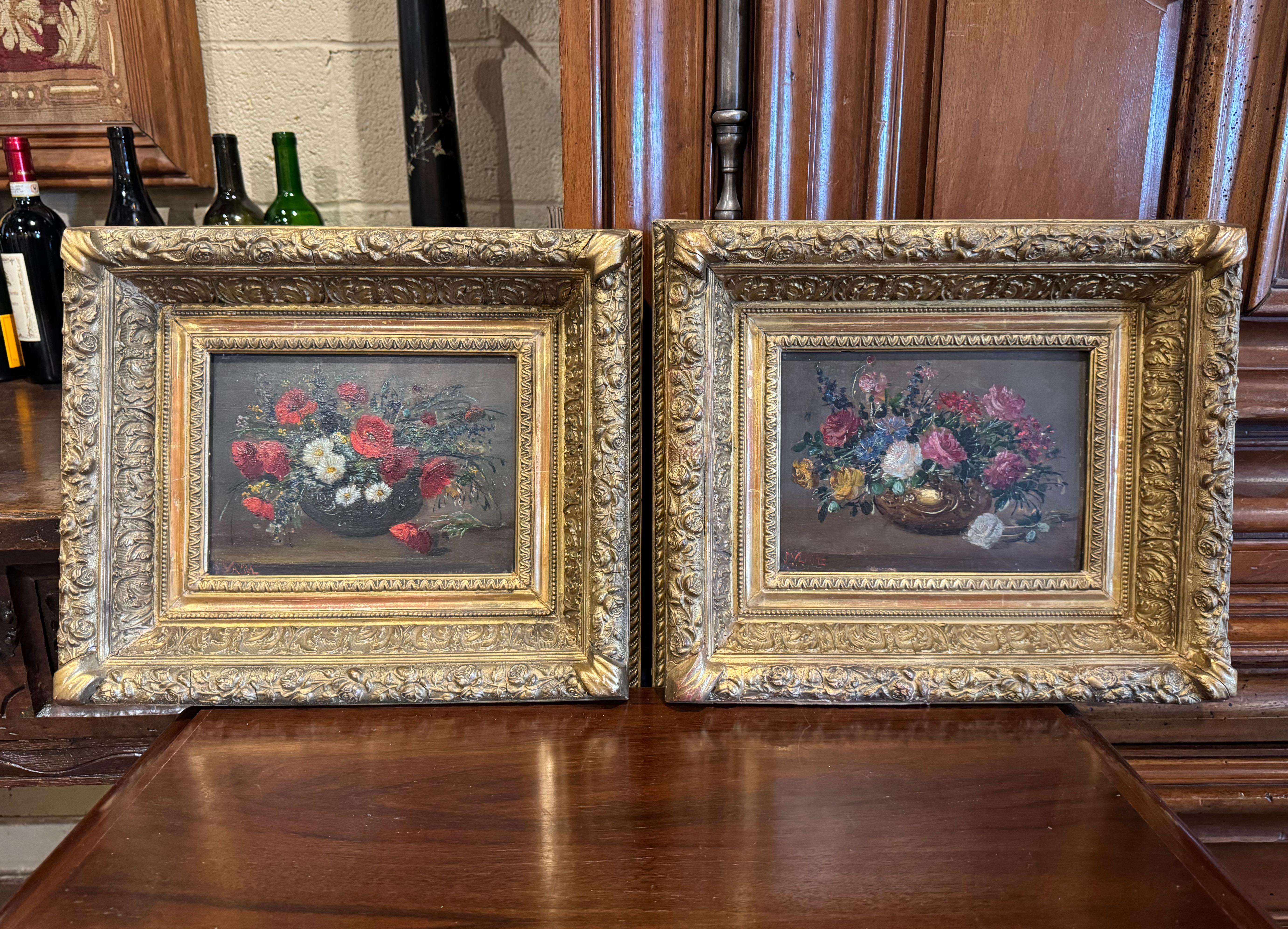 Paar französische Stillleben-Blumengemälde des 19. Jahrhunderts in geschnitzten vergoldeten Rahmen im Zustand „Hervorragend“ im Angebot in Dallas, TX
