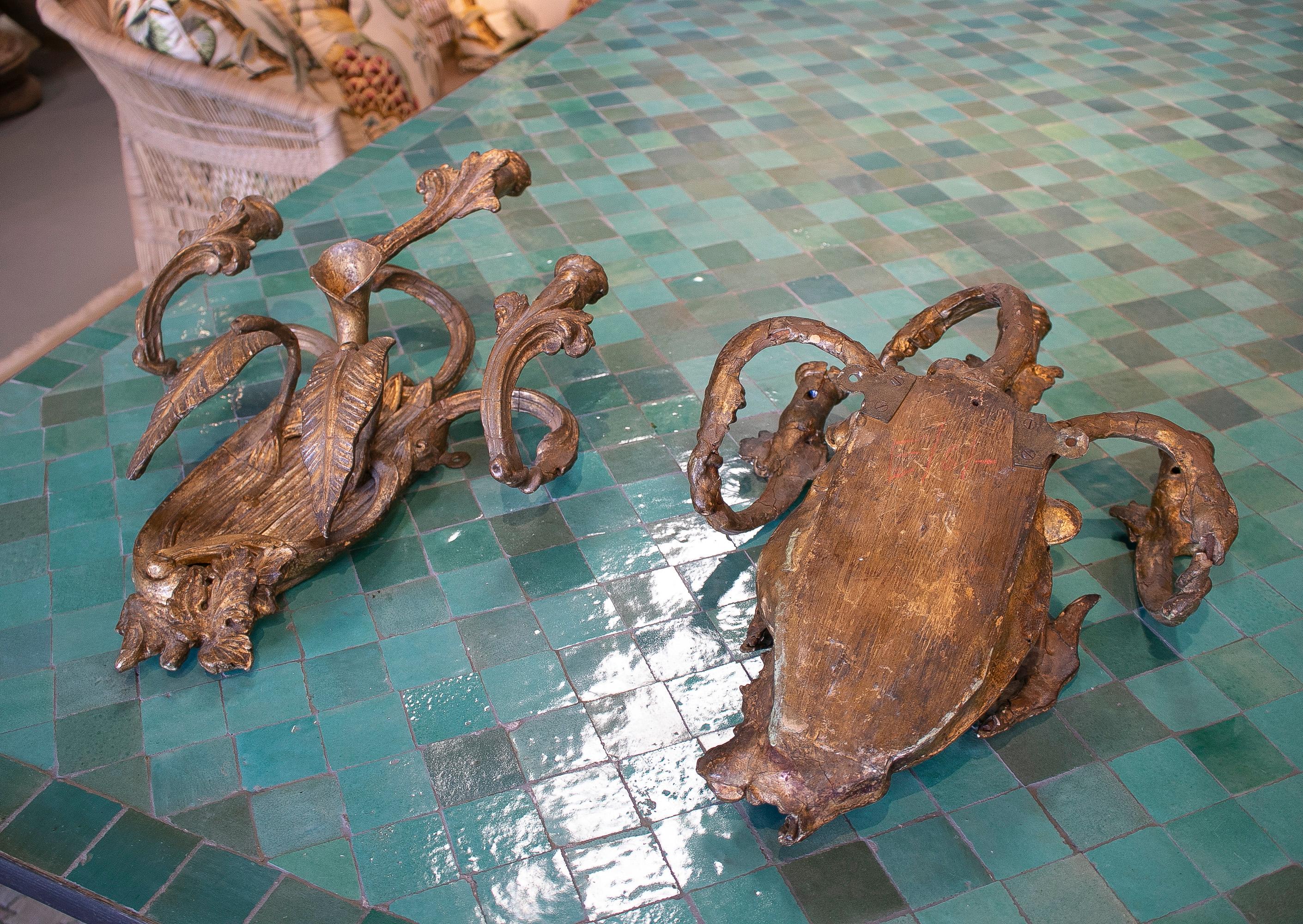 Coppia di lampade da parete in legno e stucco francese del XIX secolo in vendita 10