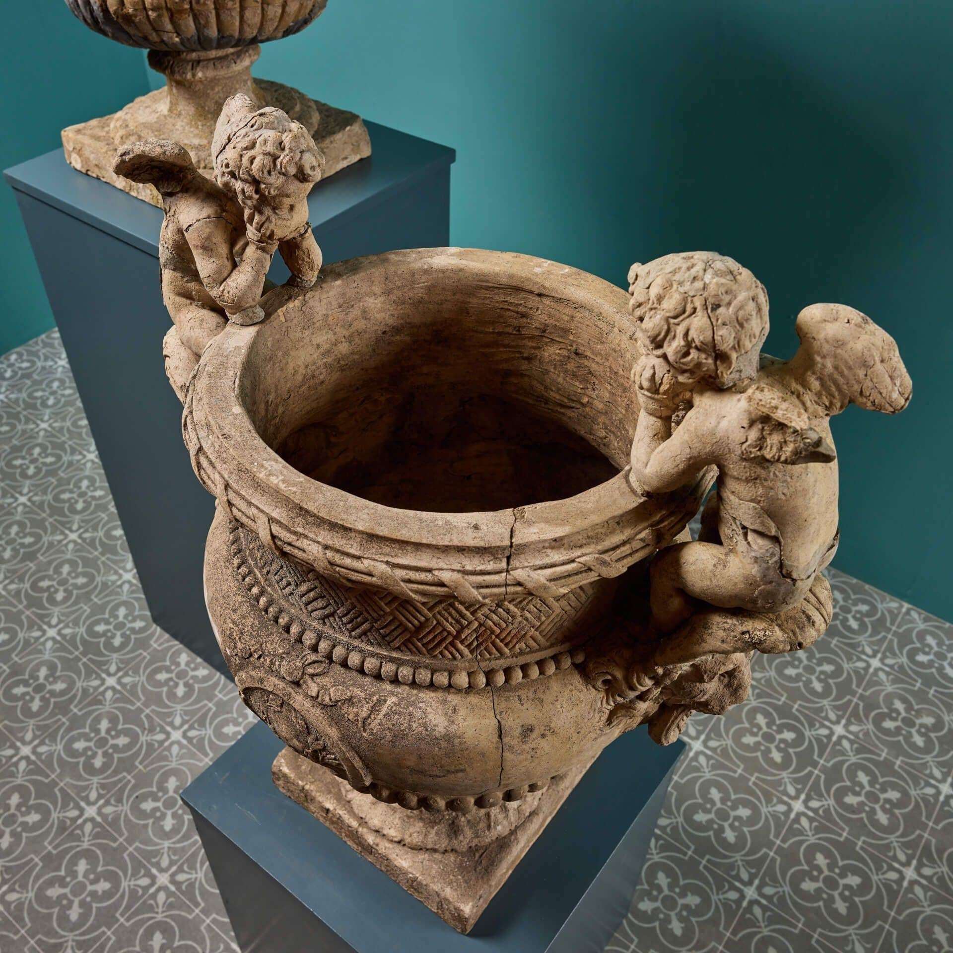 Paire d'urnes françaises en terre cuite du 19ème siècle d'après Claude Ballin en vente 1