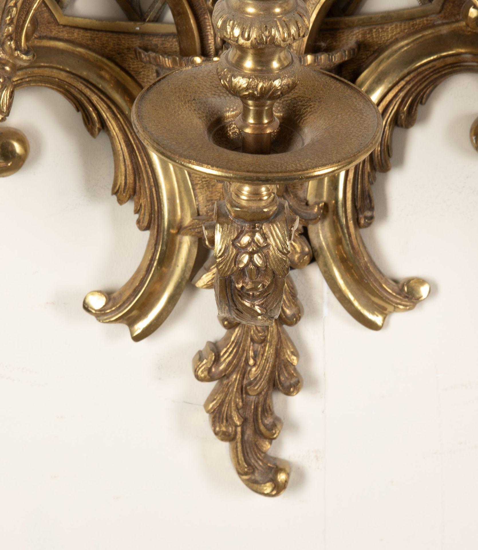 XIXe siècle Paire d'appliques murales françaises en laiton à trois bras du 19e siècle en vente