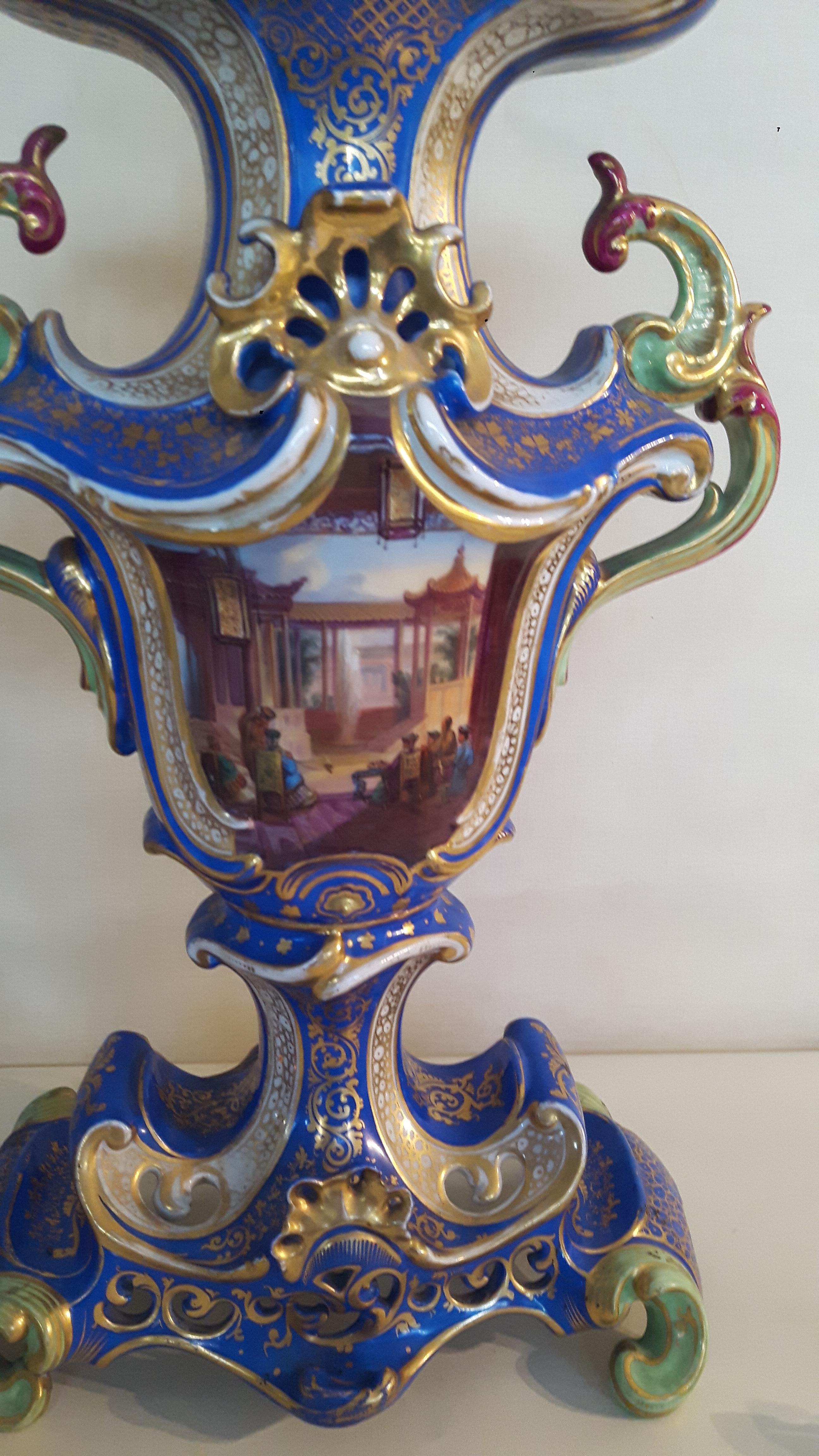 Paar französische Vasen des 19. Jahrhunderts im Angebot 1