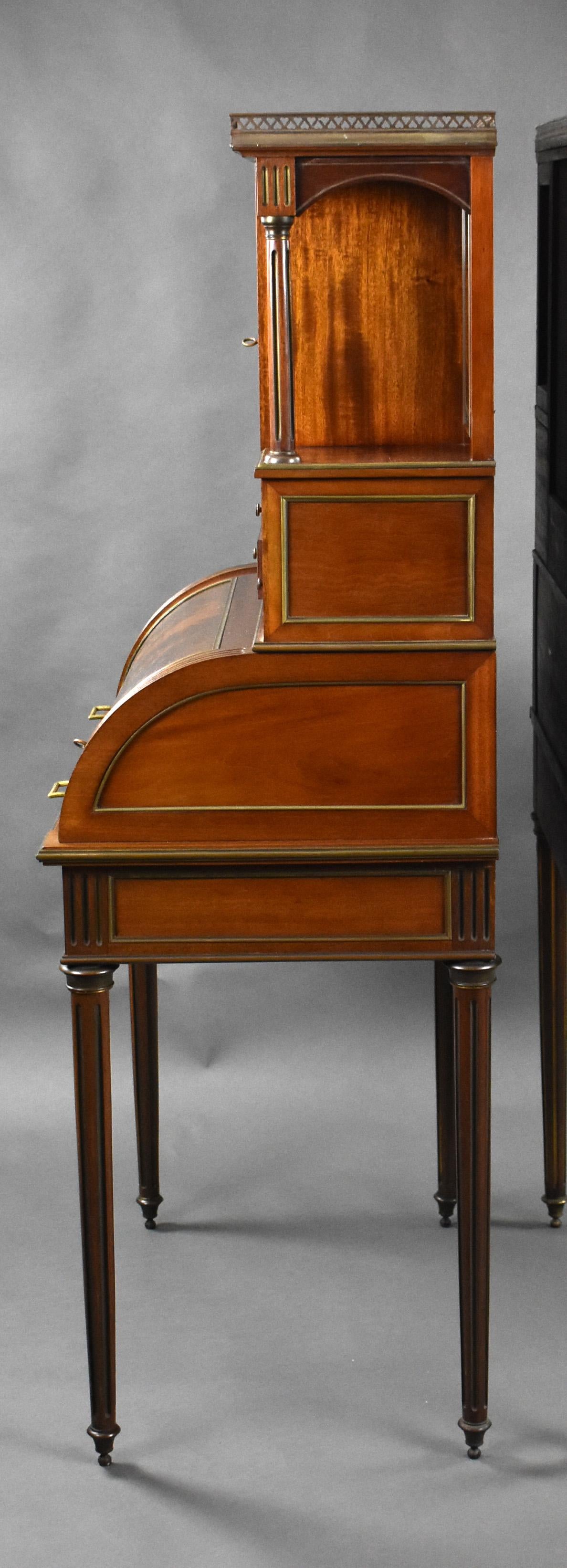 Coppia di scrivanie con piano a cilindro in Vernis Martin francese del XIX secolo in vendita 5