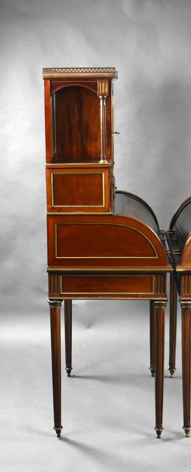 Coppia di scrivanie con piano a cilindro in Vernis Martin francese del XIX secolo in vendita 7