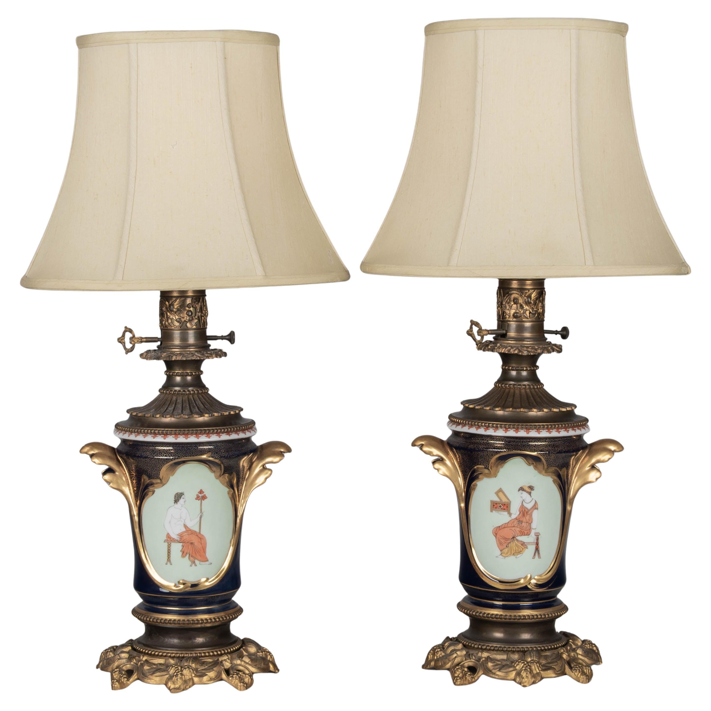 Pair of 19th Century French Vieux Paris Porcelain Lamps im Angebot