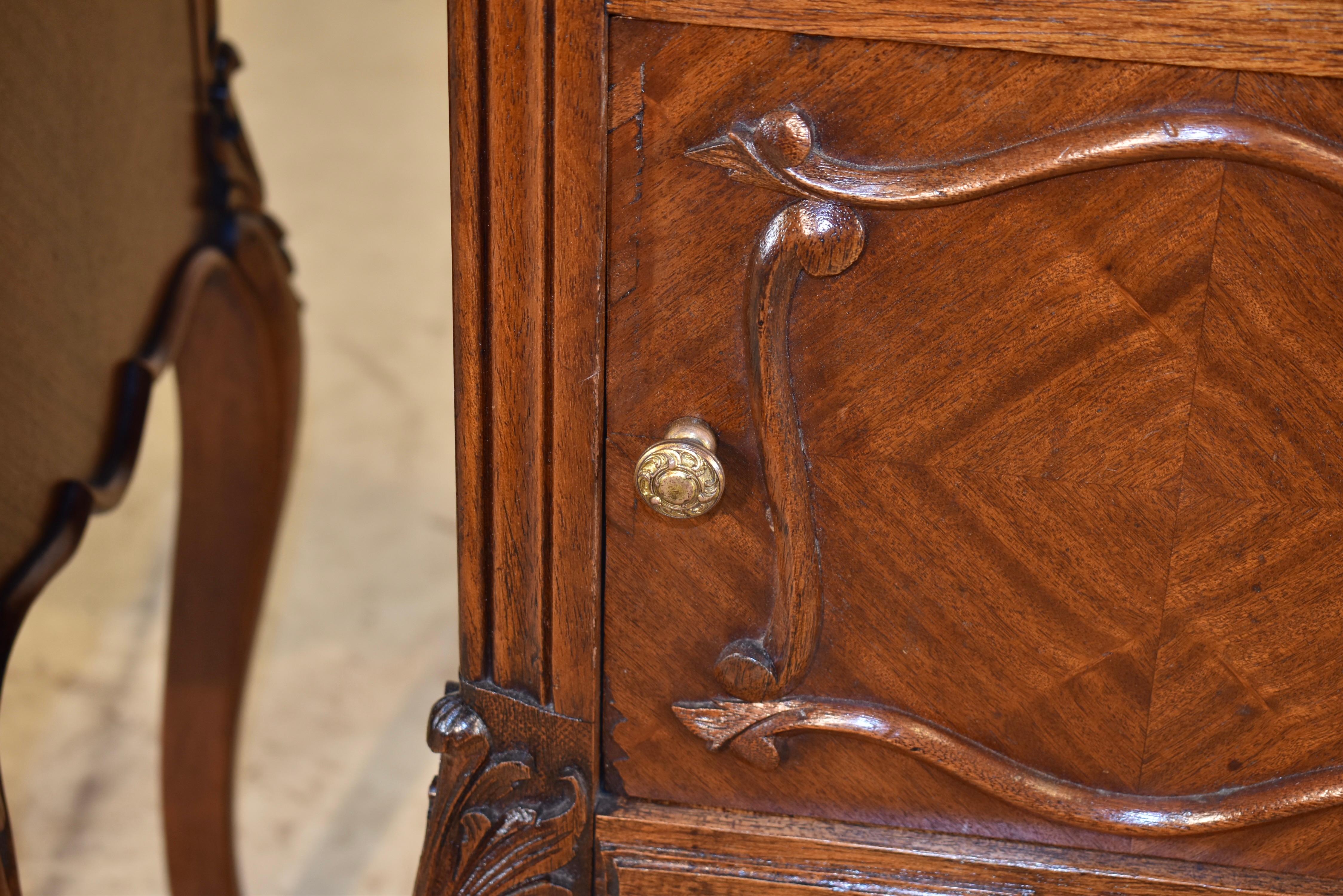 Pair of 19th Century French Walnut Bedsides For Sale 6