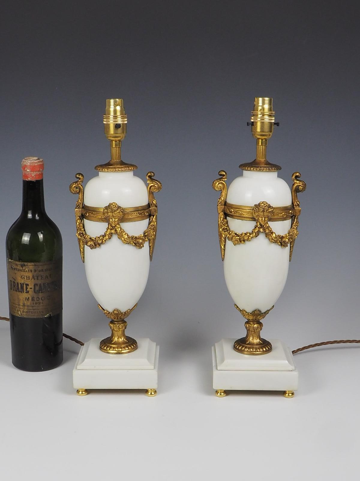 Pair of 19th Century French White Marble and Gilt Table Lamps For Sale 1