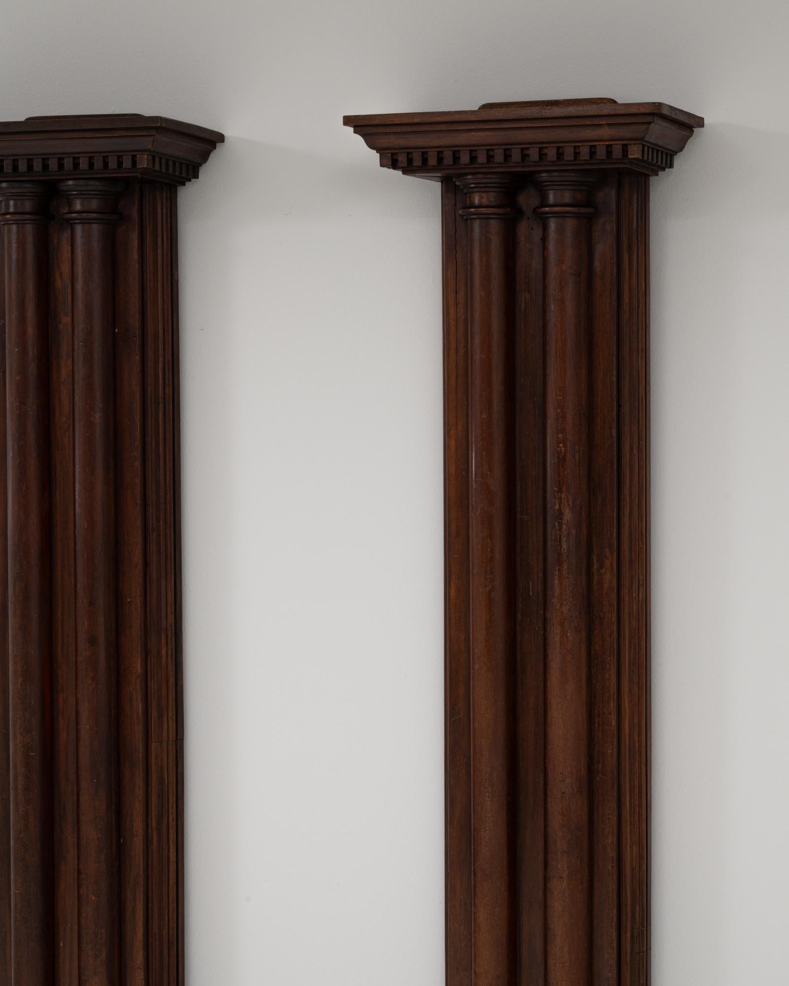 Coppia di colonne in legno francesi del XIX secolo con patina originale in vendita 1