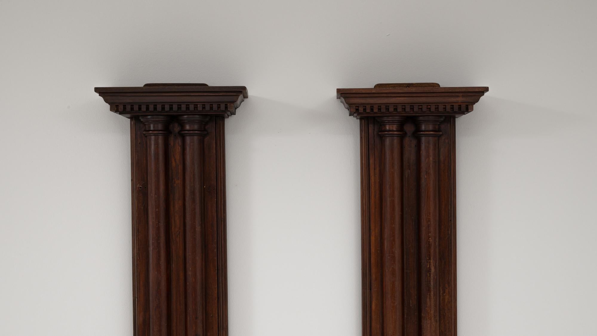 Coppia di colonne in legno francesi del XIX secolo con patina originale in vendita 2