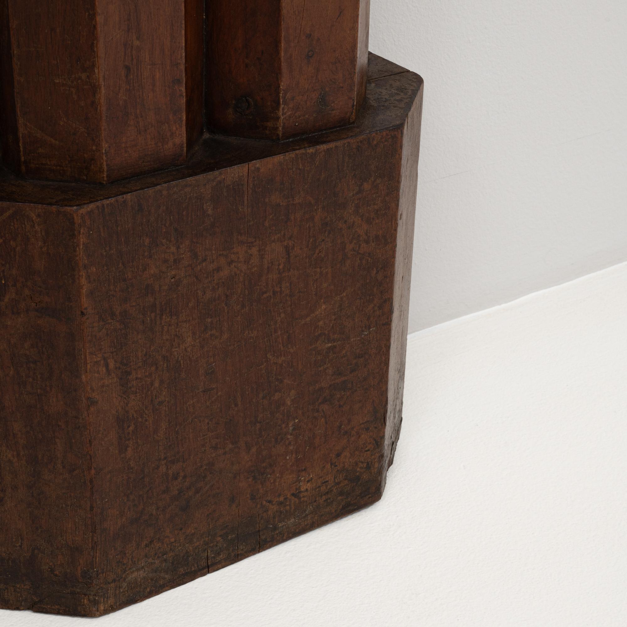 Coppia di colonne in legno francesi del XIX secolo con patina originale in vendita 4