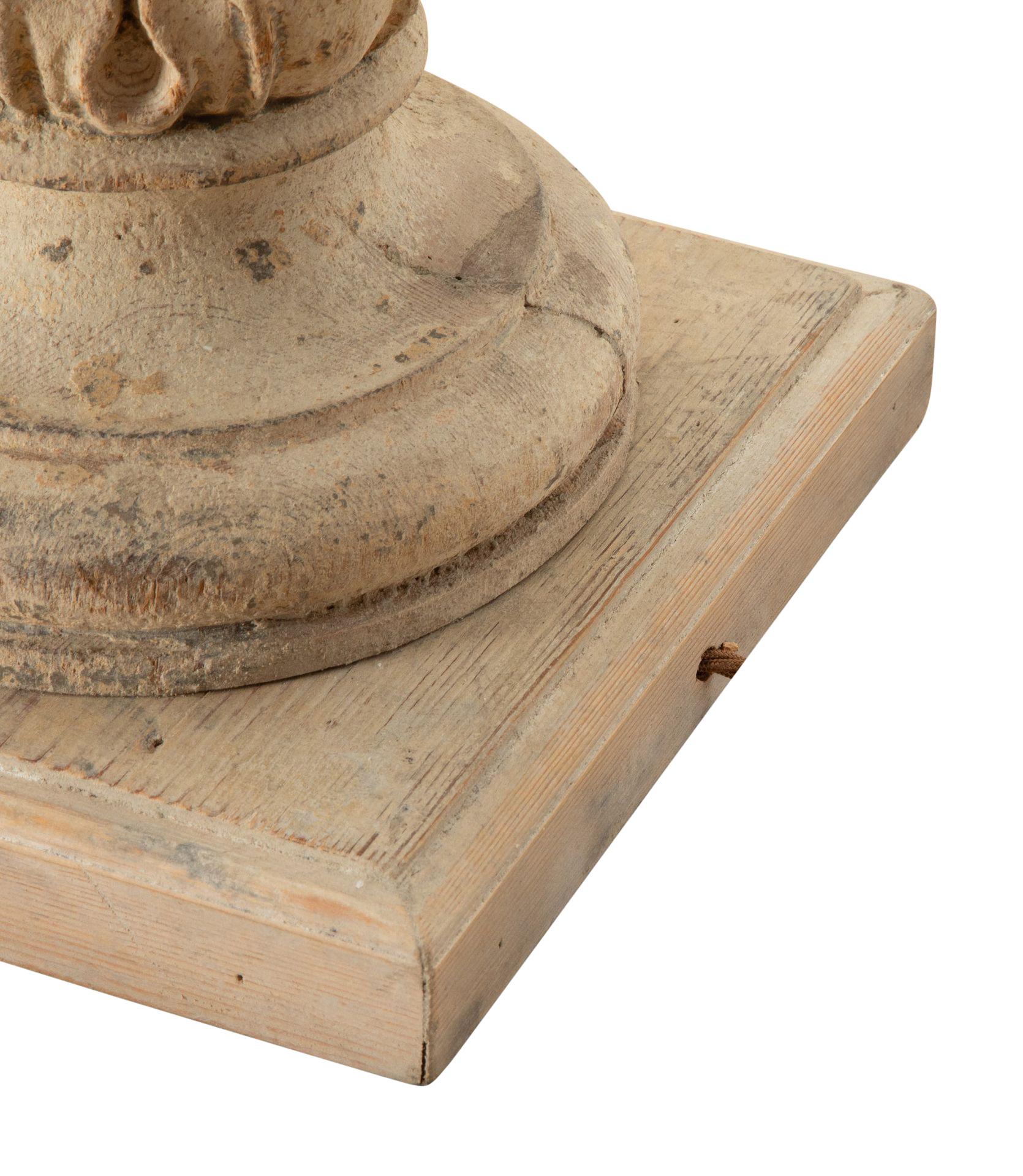 Coppia di lampade in legno francesi del XIX secolo in vendita 5