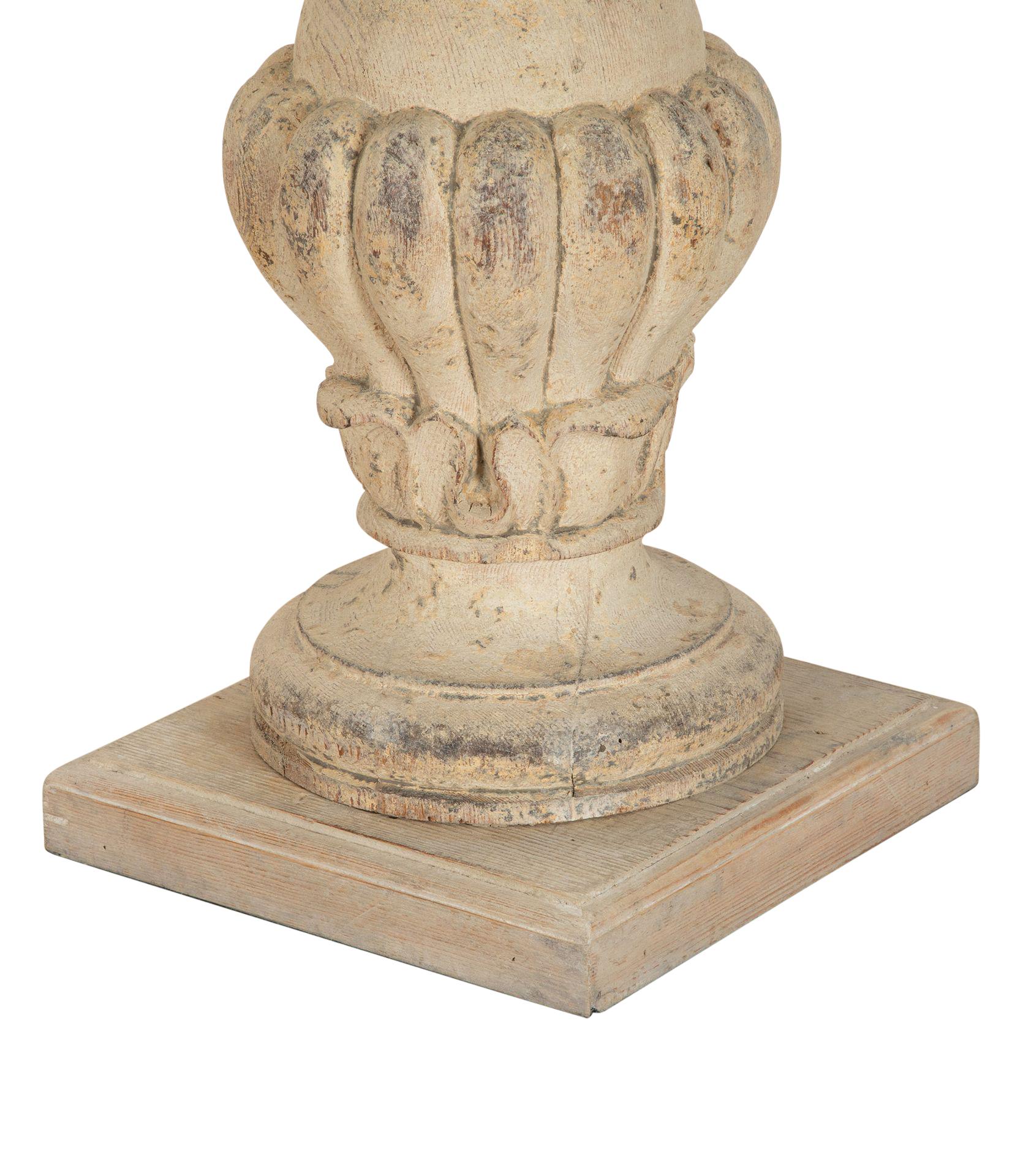 Coppia di lampade in legno francesi del XIX secolo in vendita 1