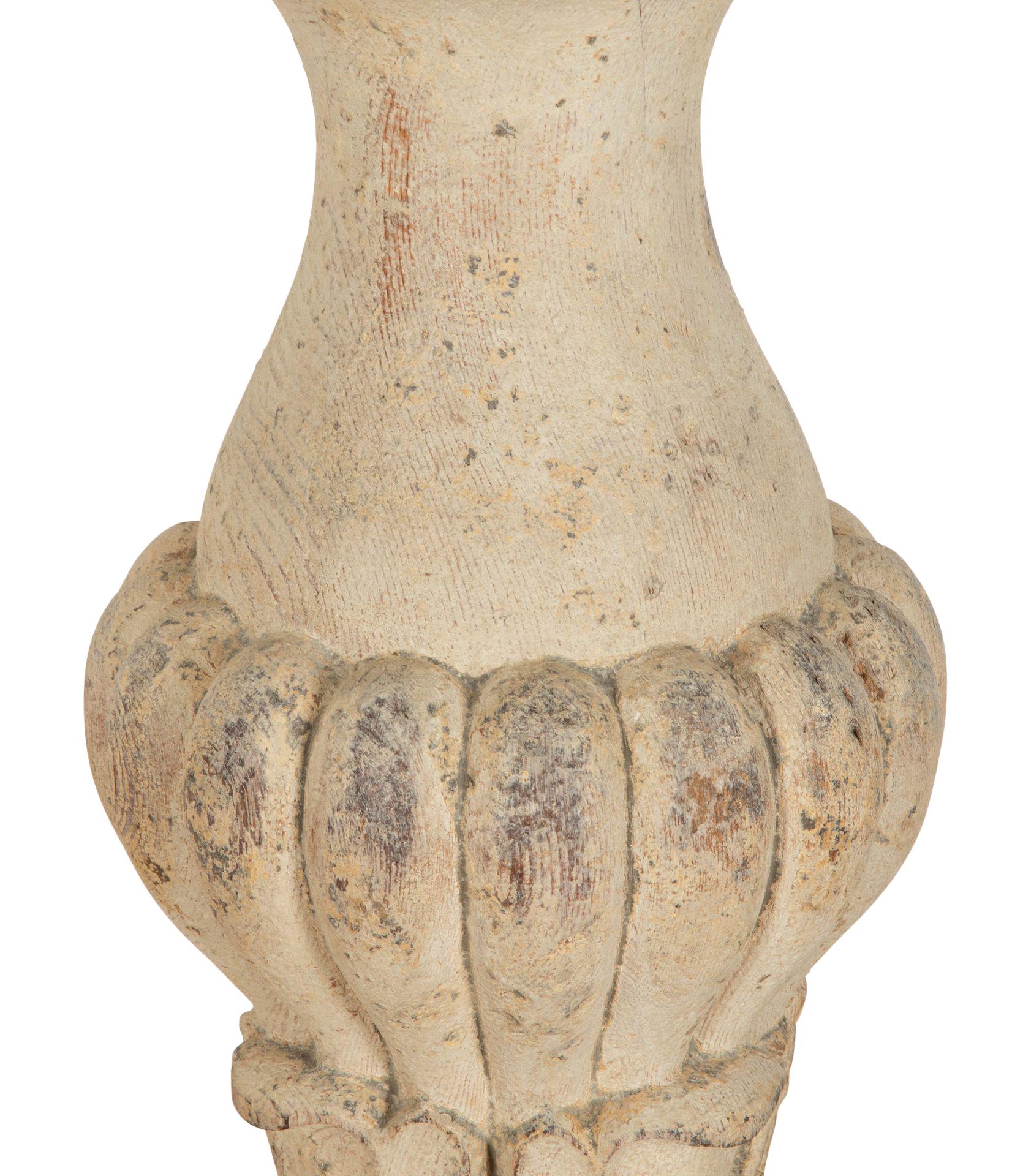 Coppia di lampade in legno francesi del XIX secolo in vendita 2