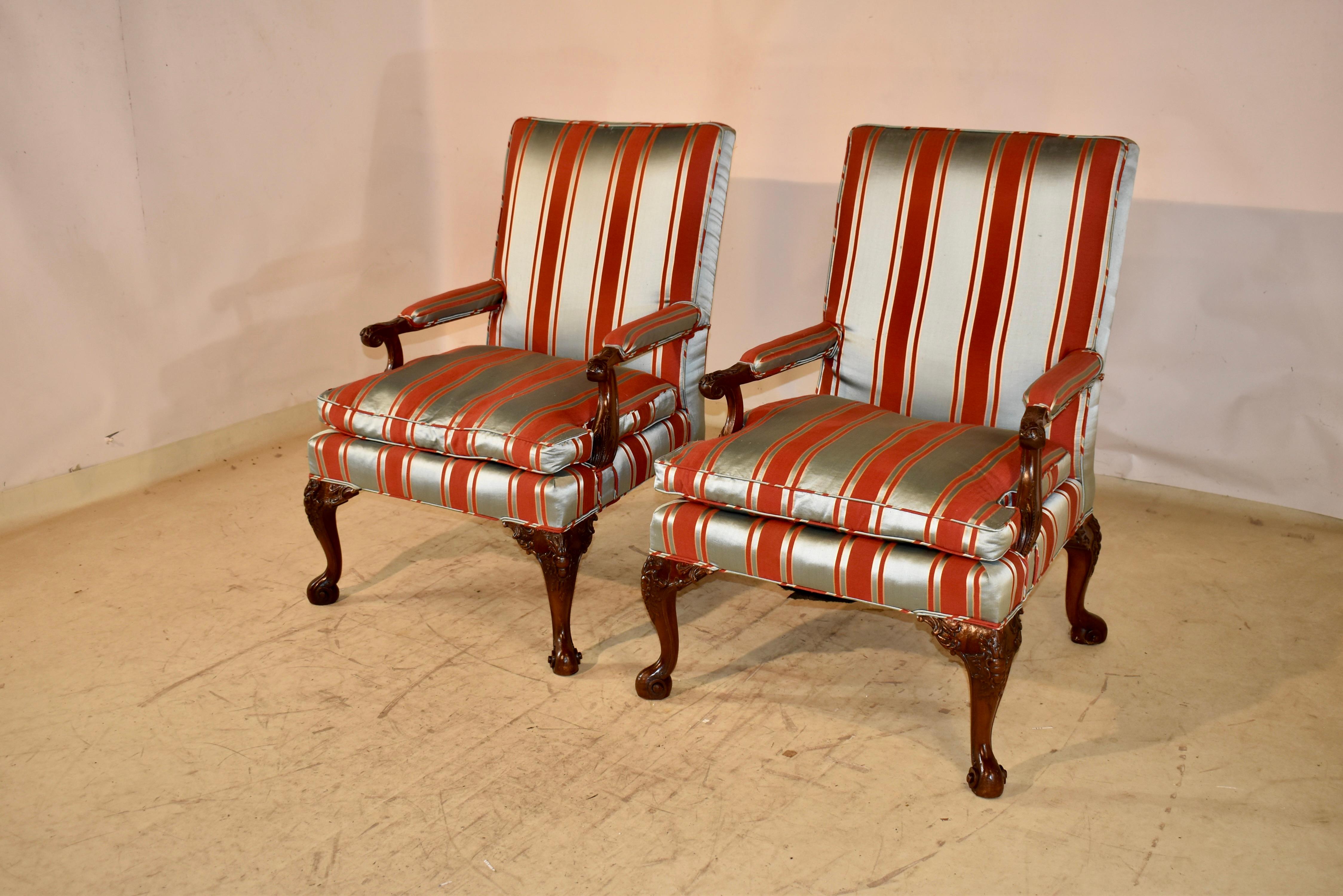 Pareja de sillas Gainsborough del siglo XIX Caoba en venta
