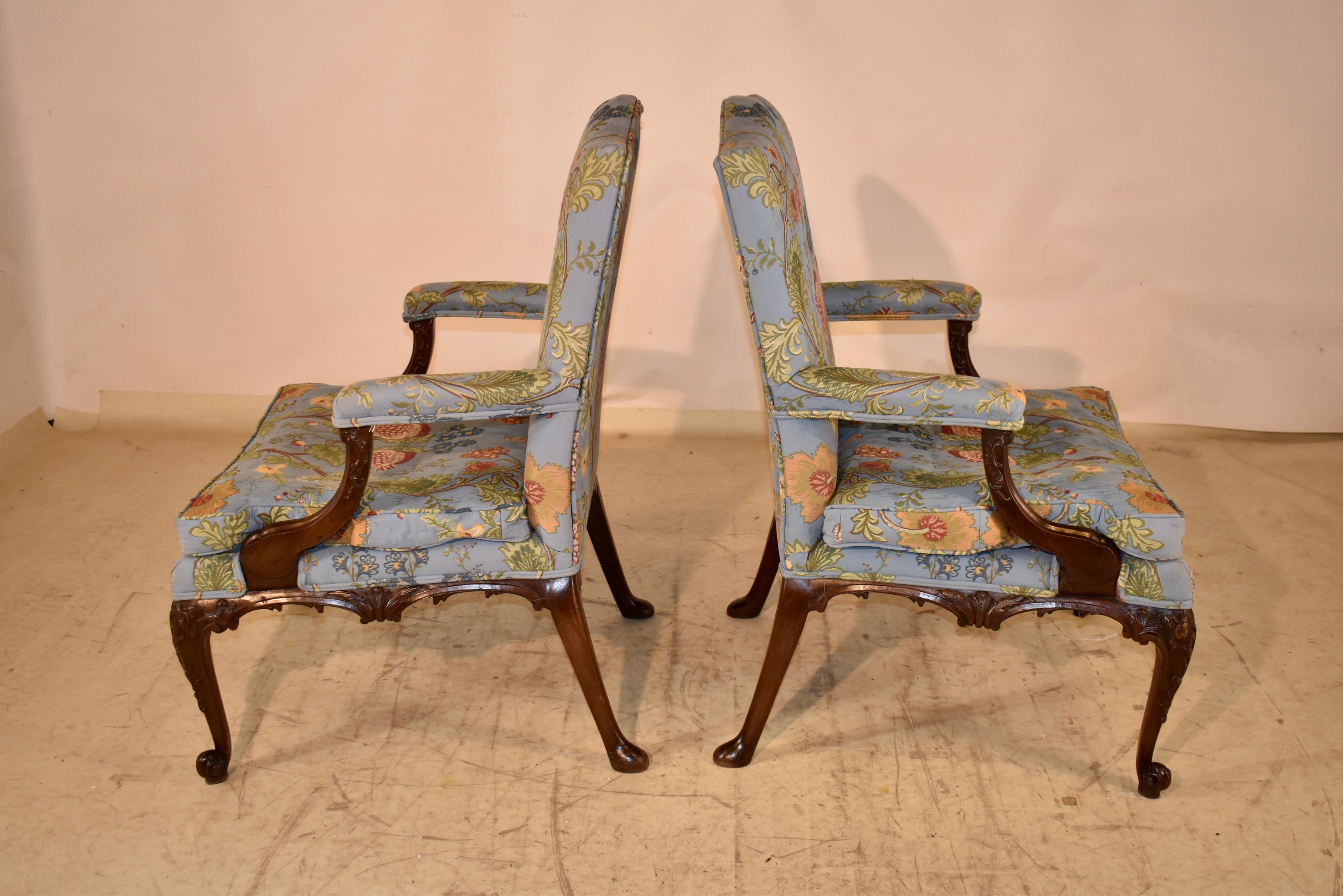 Pareja de sillas Gainsborough del siglo XIX Tela en venta