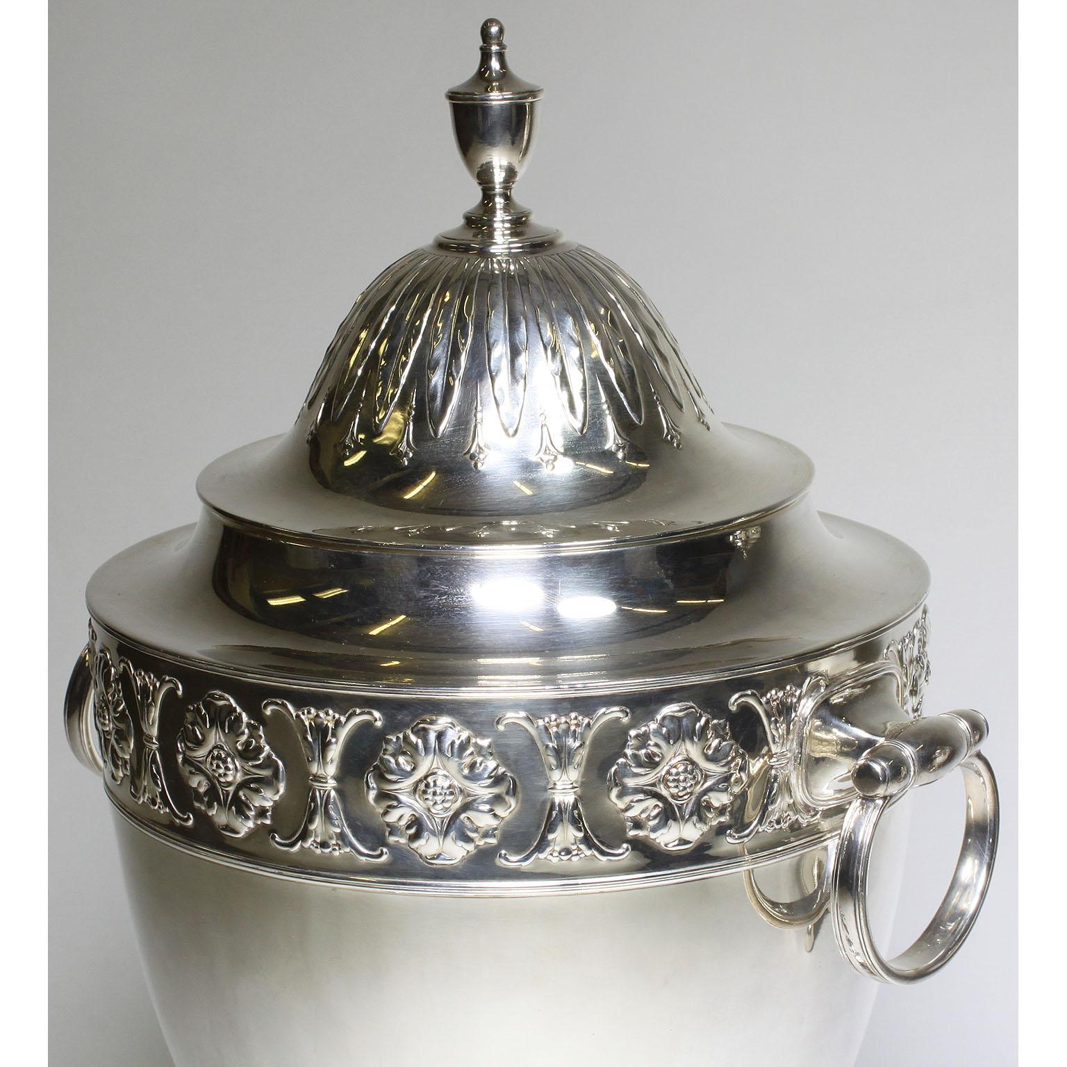 Pareja de samovares de agua caliente chapados estilo Jorge III de principios del siglo XX, Elkington en venta 7