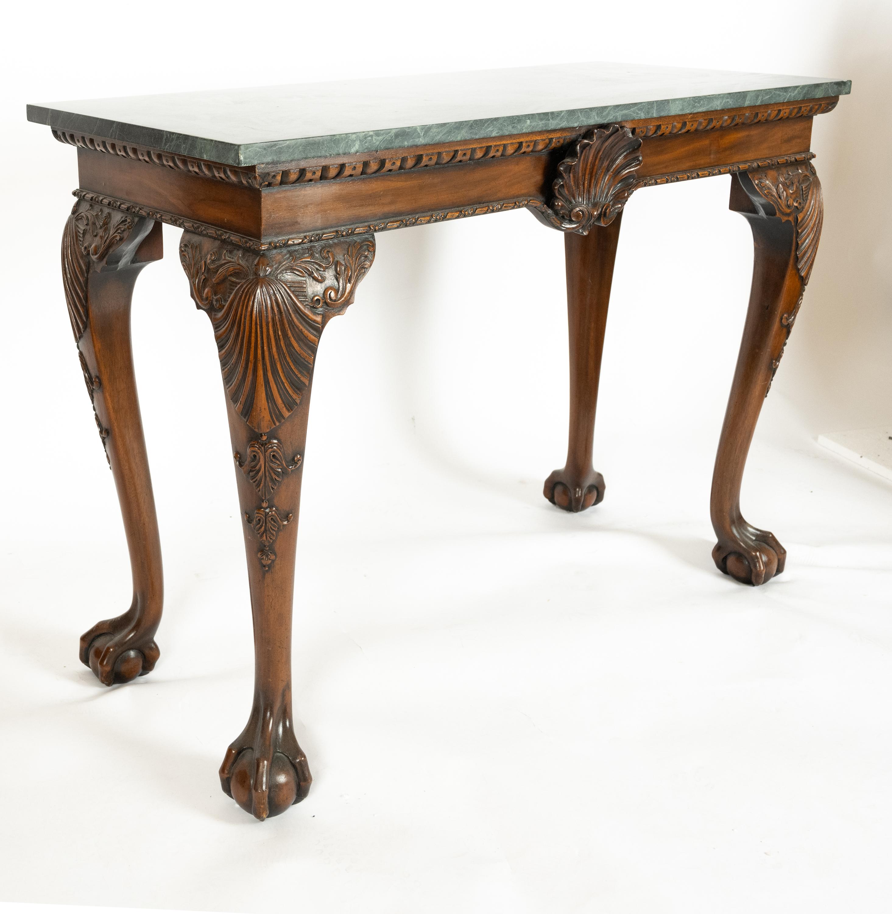 Pair of Georgian-Style Console Tables In Good Condition For Sale In New York, NY